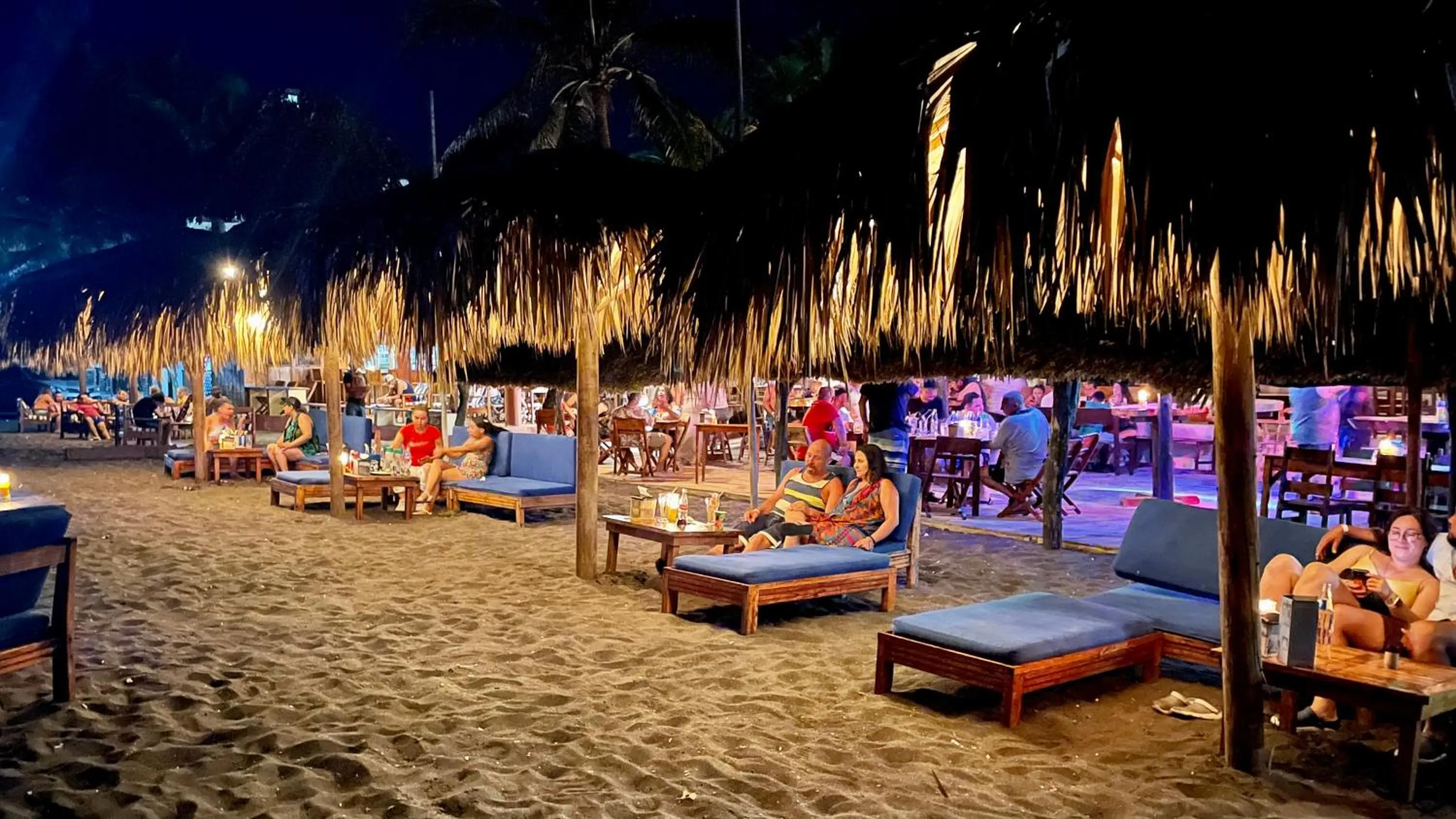 Lounge or bar in Johnnys Place Hotel