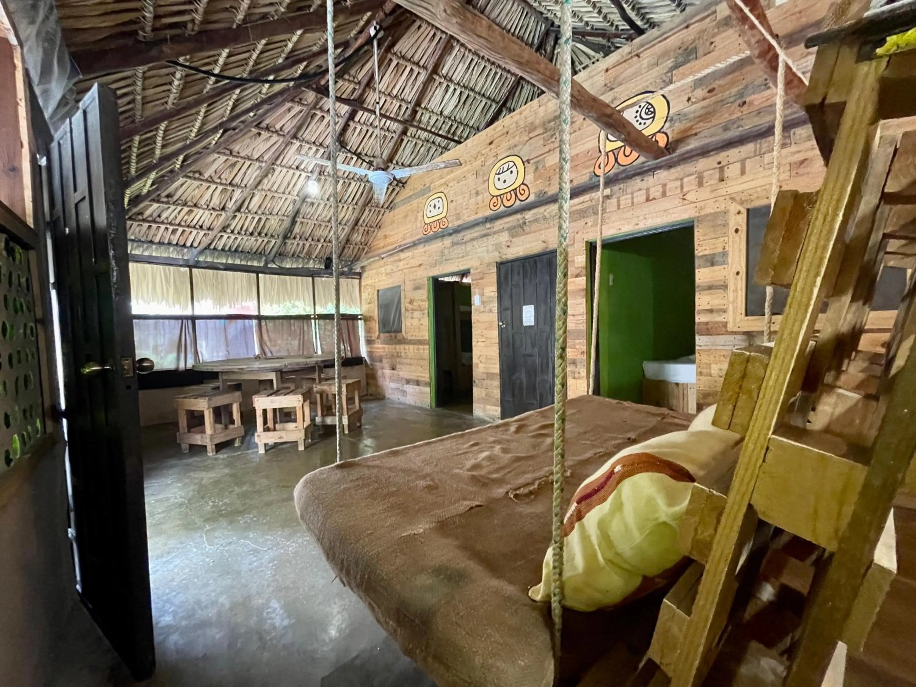 Living room in Johnnys Place Hotel