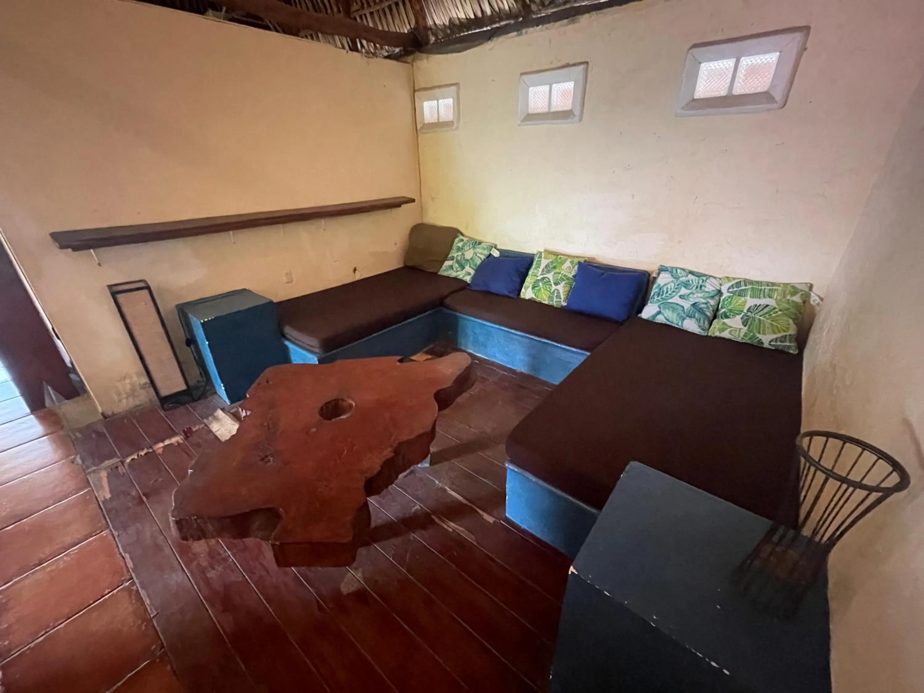 Living room in Johnnys Place Hotel