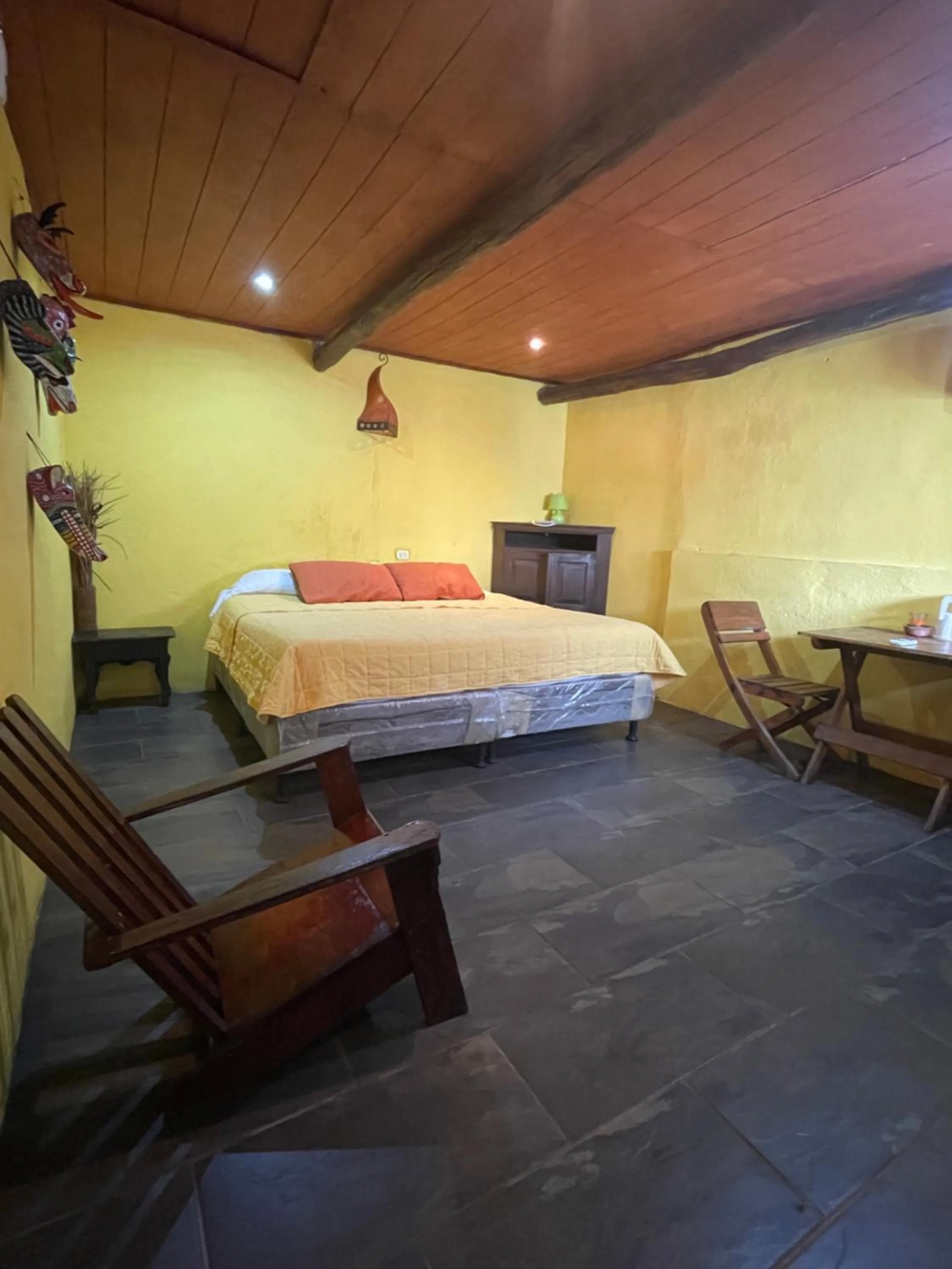 Bedroom, Bed in Johnnys Place Hotel