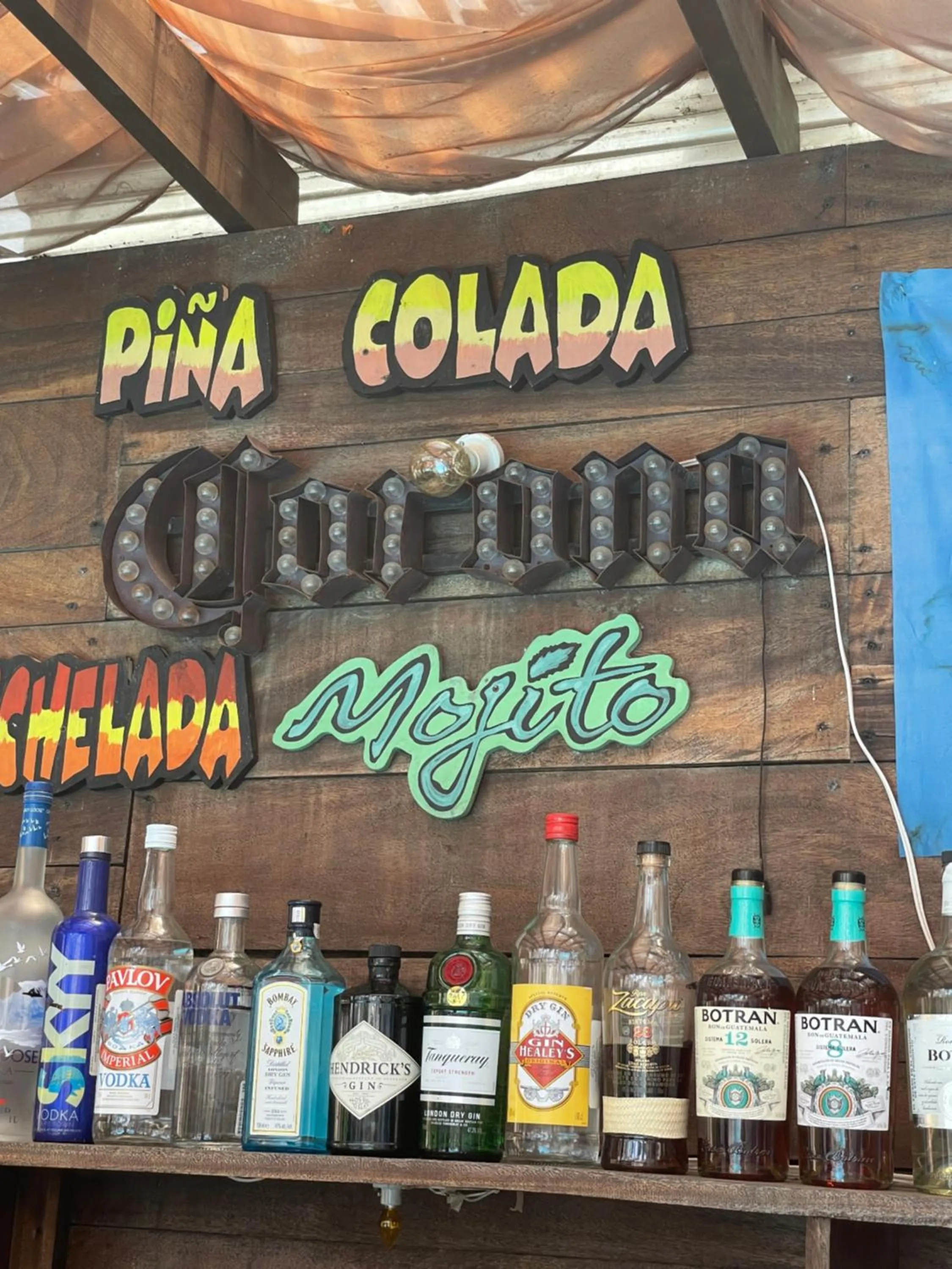 Lounge or bar in Johnnys Place Hotel