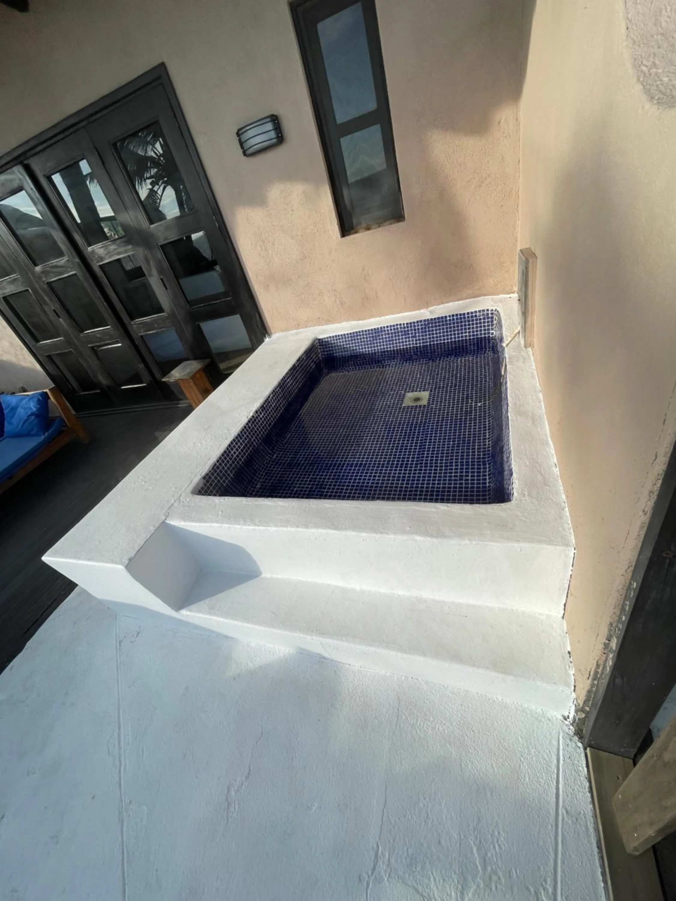 Bath in Johnnys Place Hotel