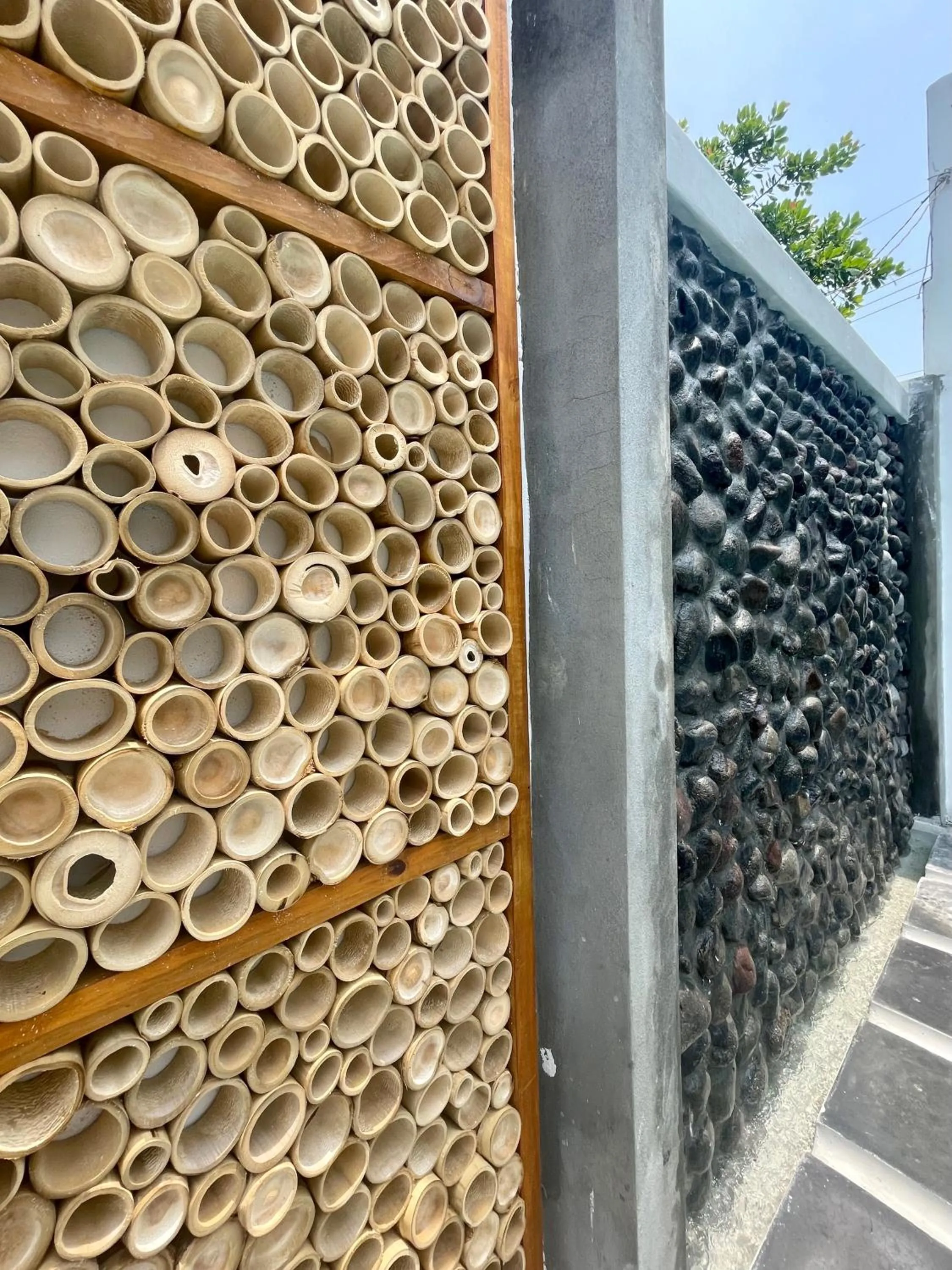 Decorative detail in Johnnys Place Hotel