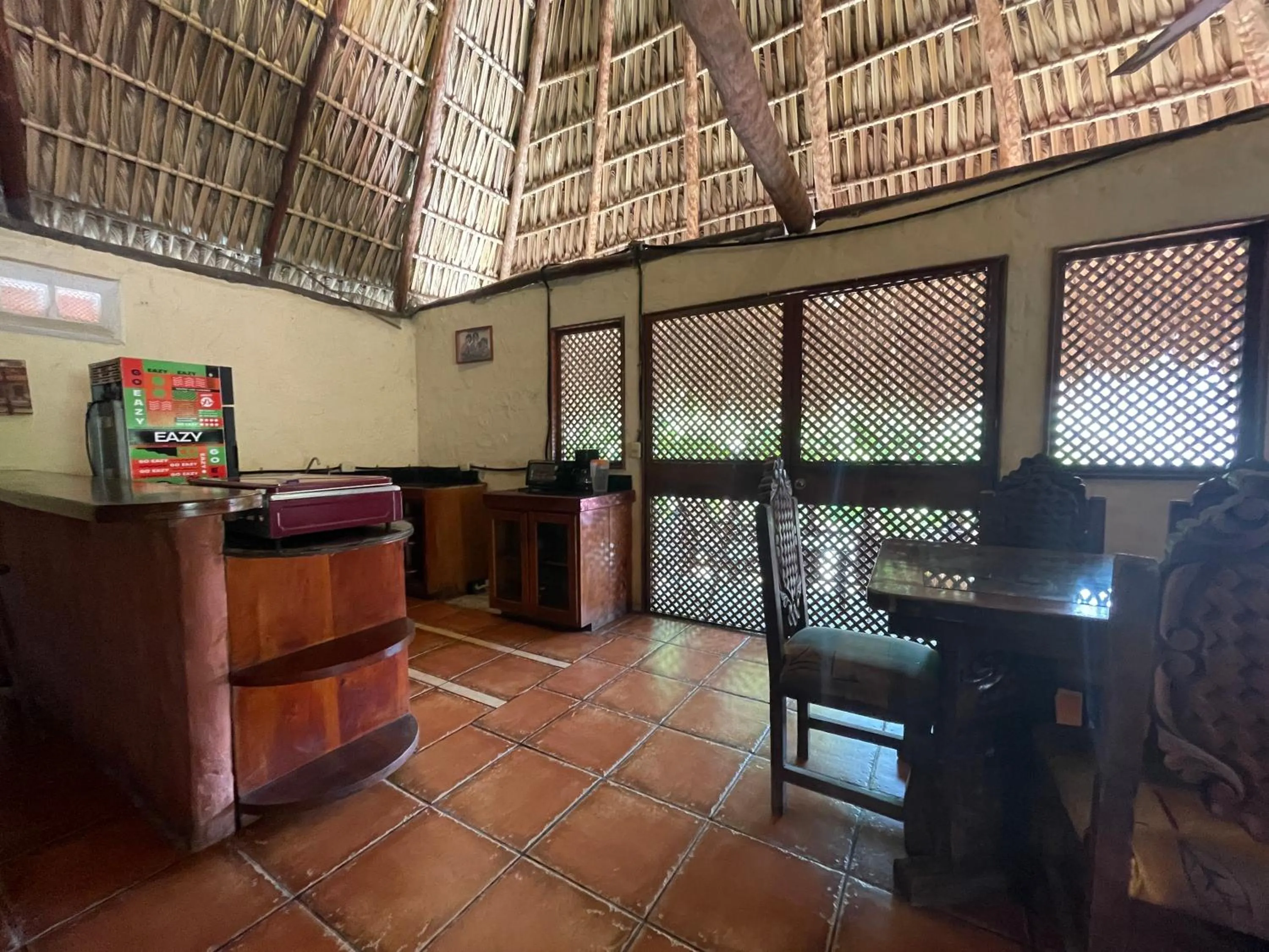 Kitchen or kitchenette in Johnnys Place Hotel