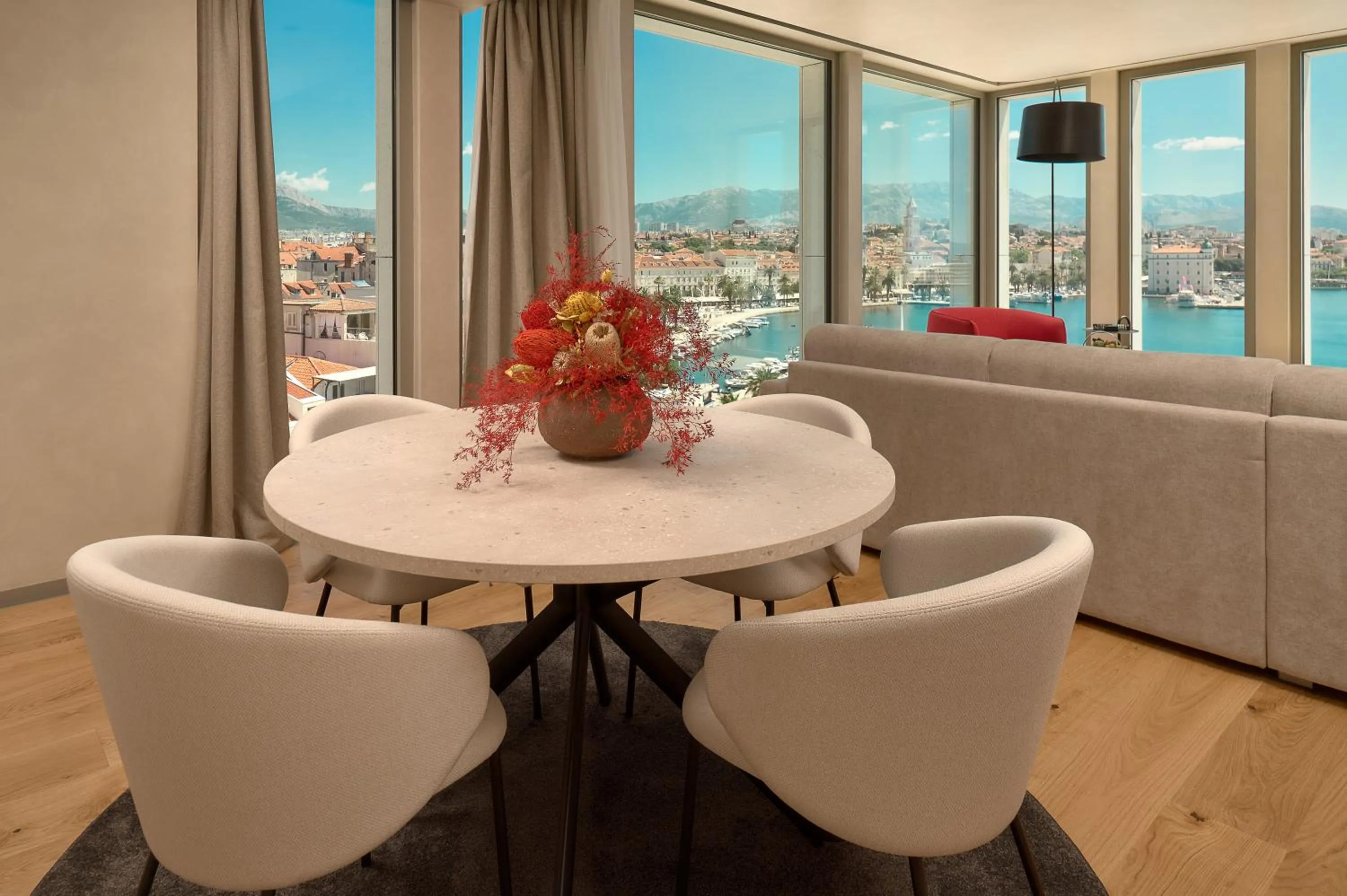 Dining area in Hotel Ambasador