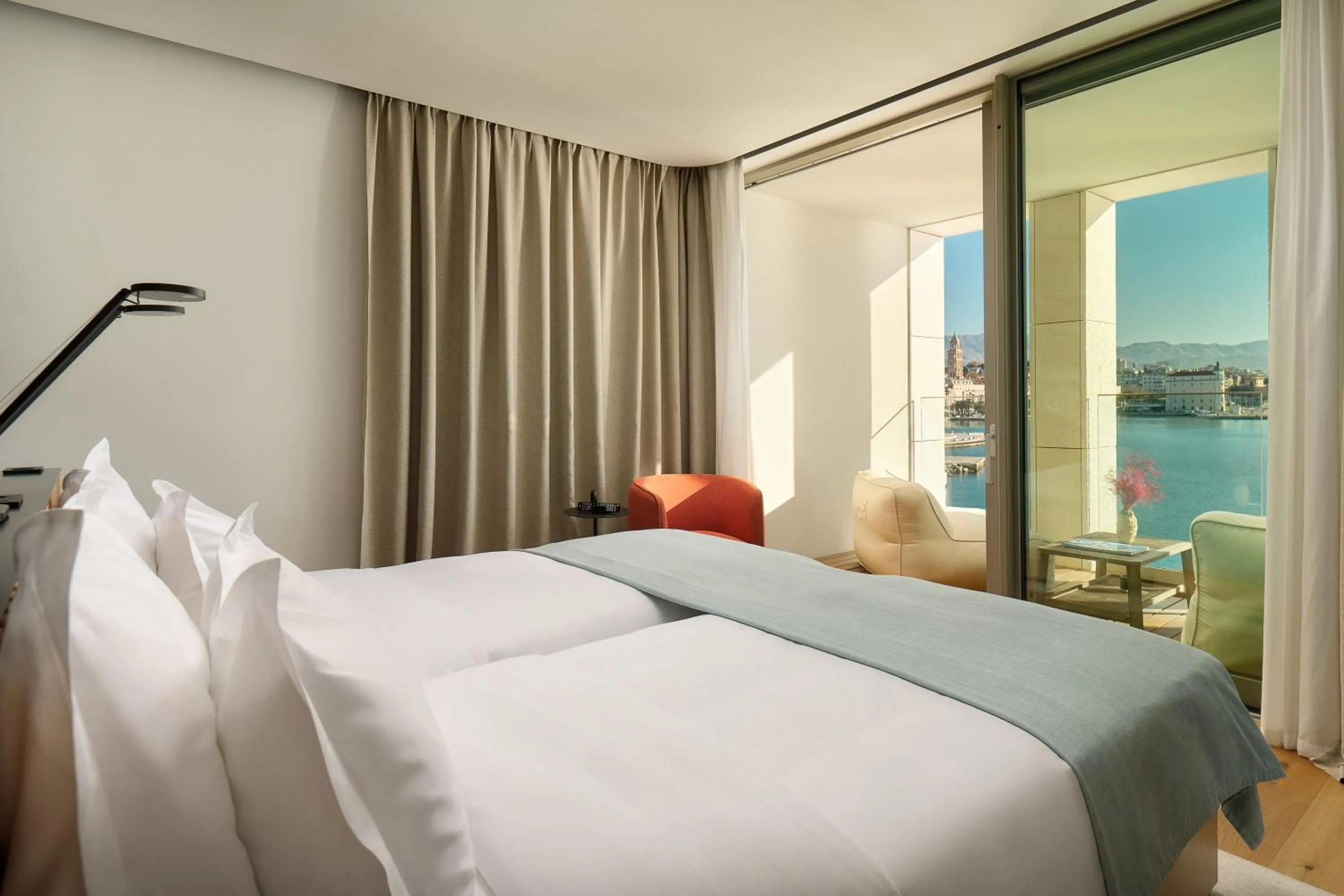 Sea view, Bed in Hotel Ambasador