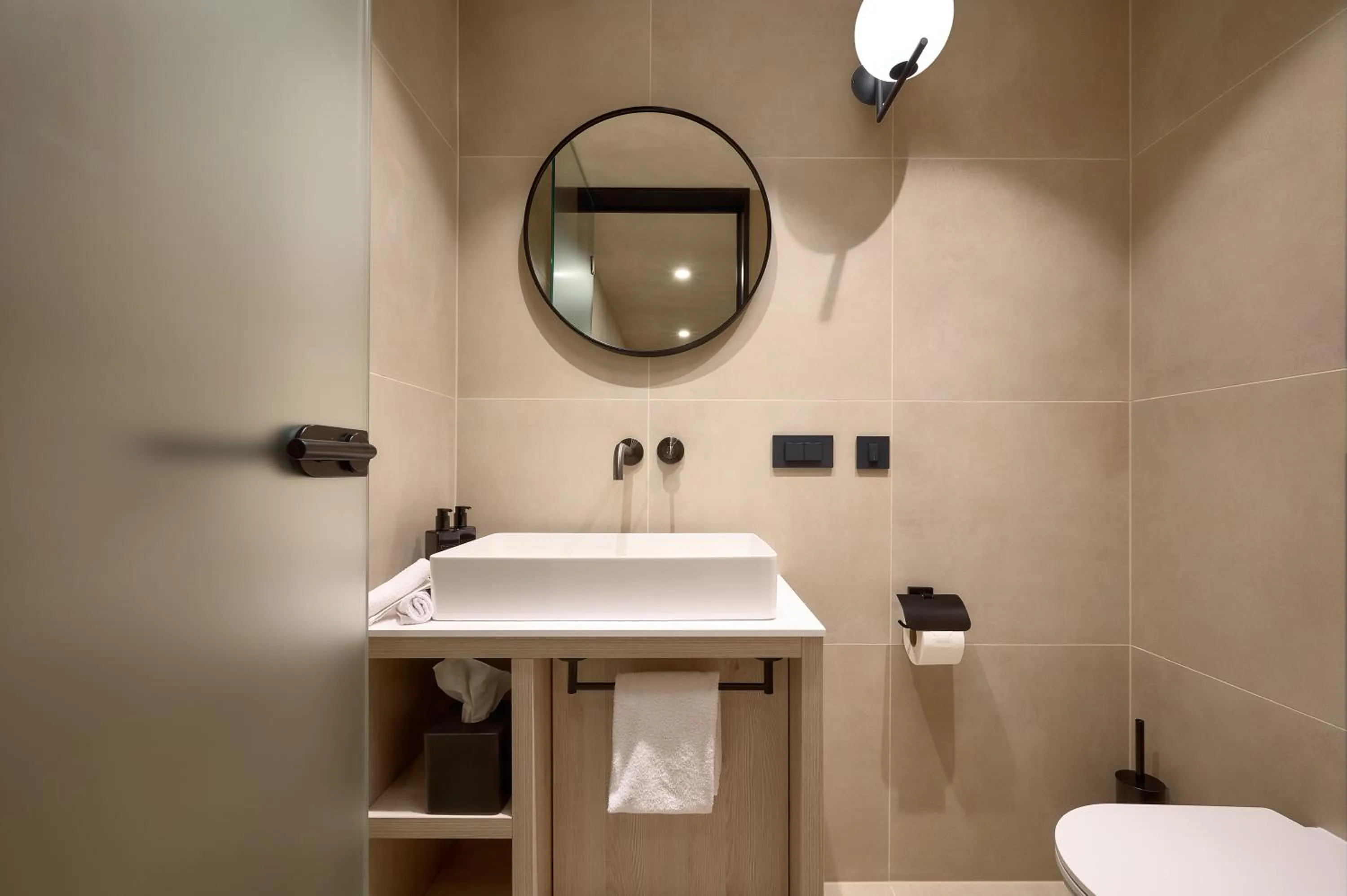 Toilet in Hotel Ambasador