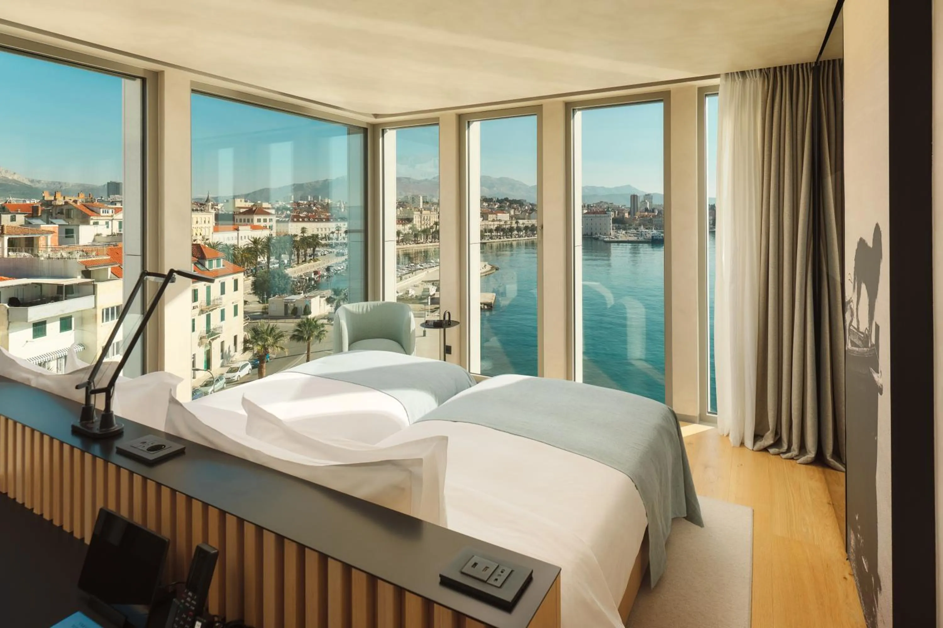 Sea view, Bed in Hotel Ambasador