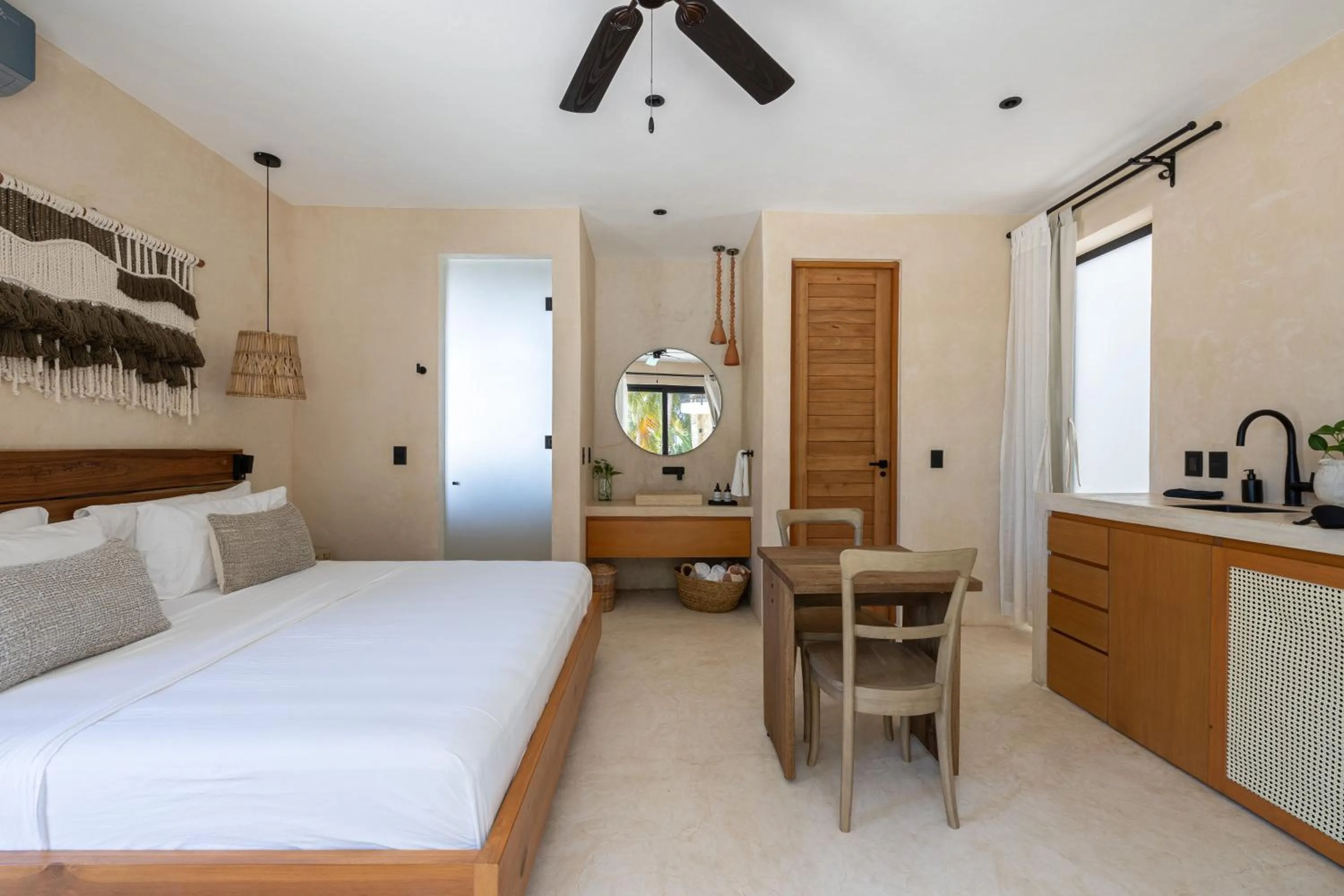 Bathroom, Bed in Cucu Hotel El Cuyo