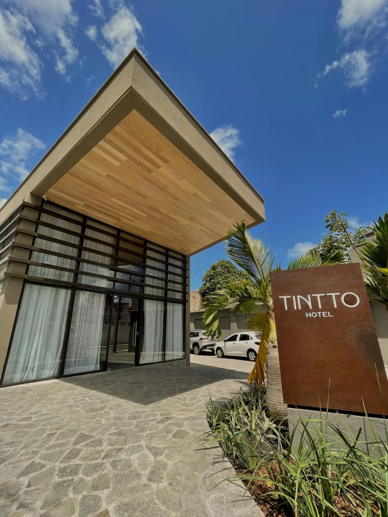 Facade/entrance in Tintto Hotel
