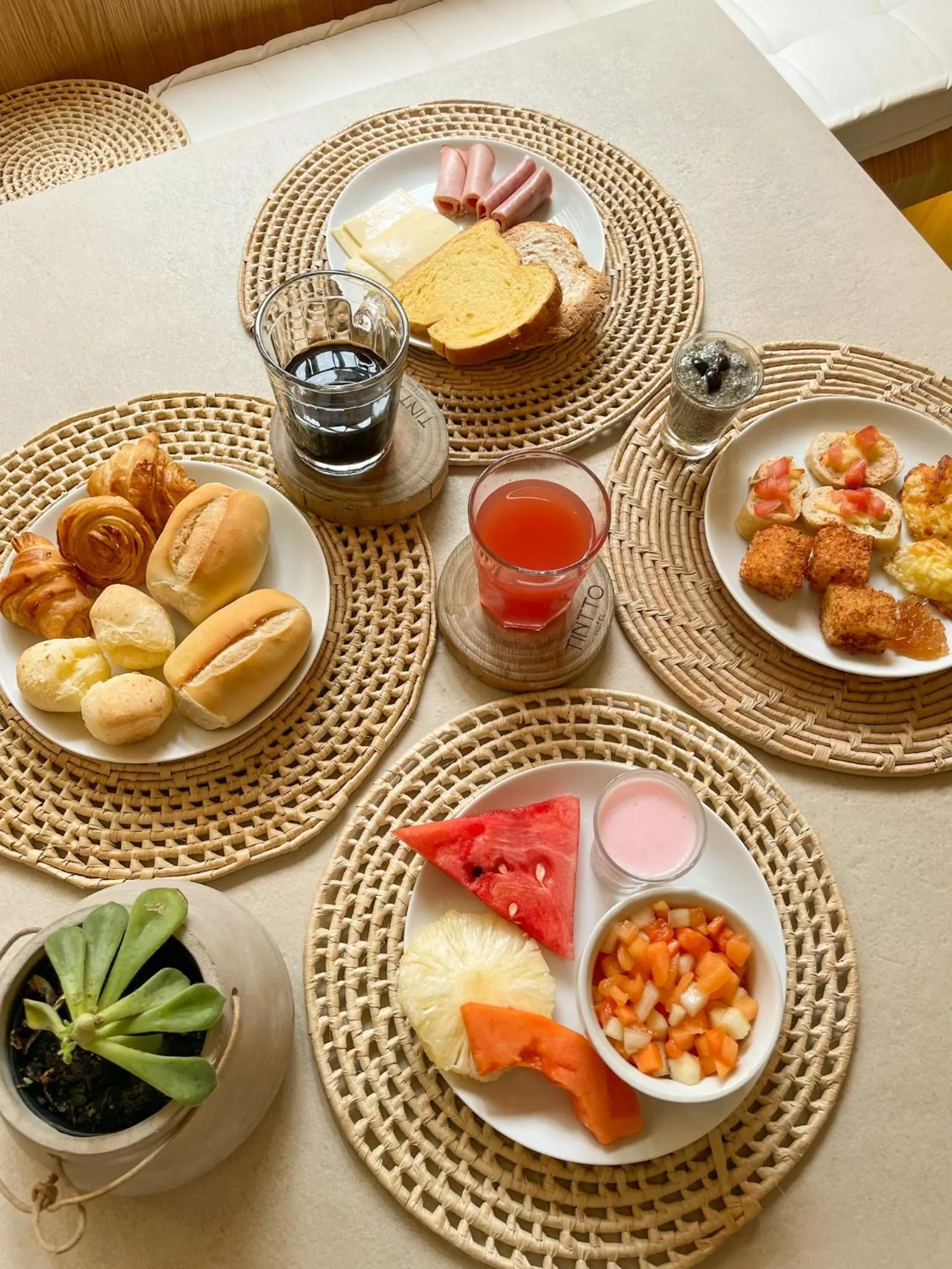 Breakfast in Tintto Hotel