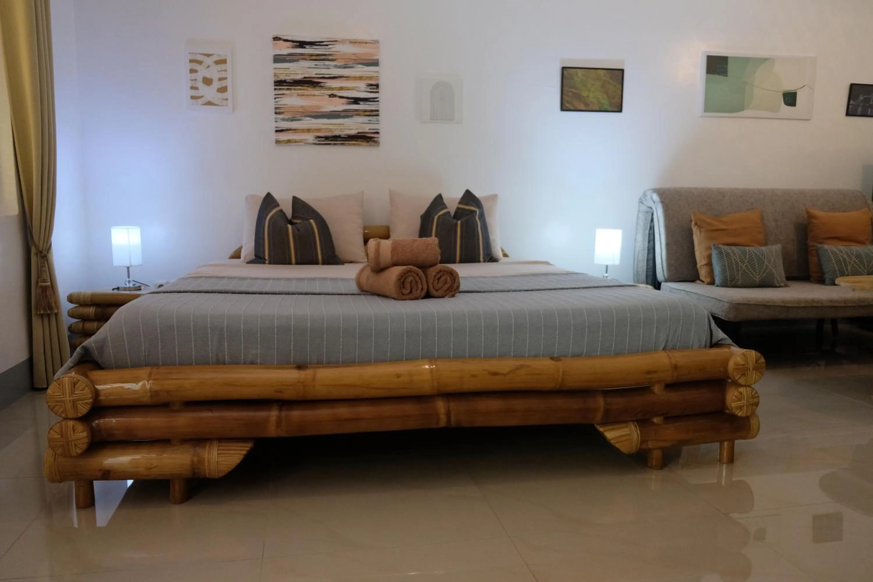 Bed in Skott's Comfy Lodge