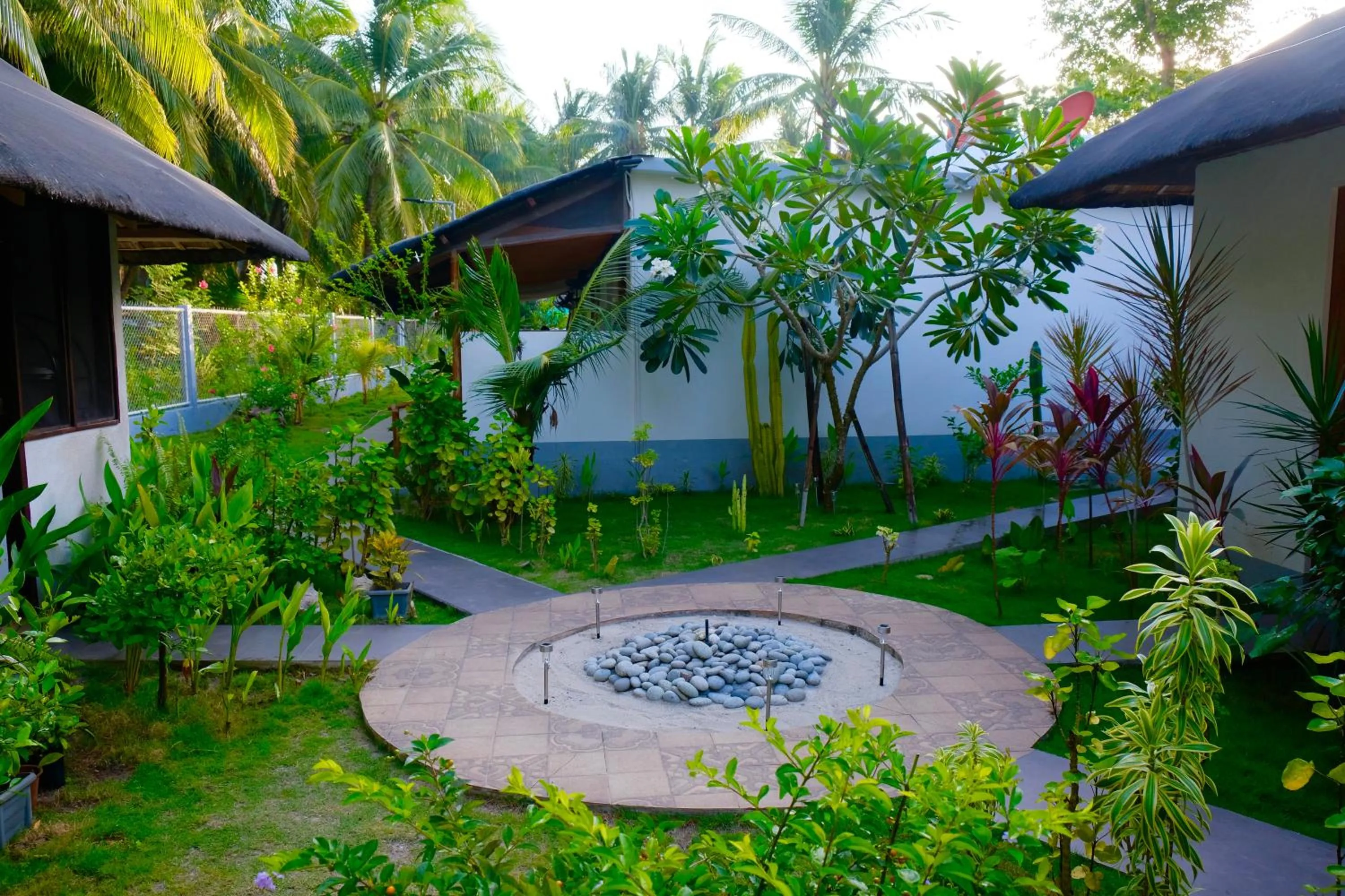 Garden view in Skott's Comfy Lodge