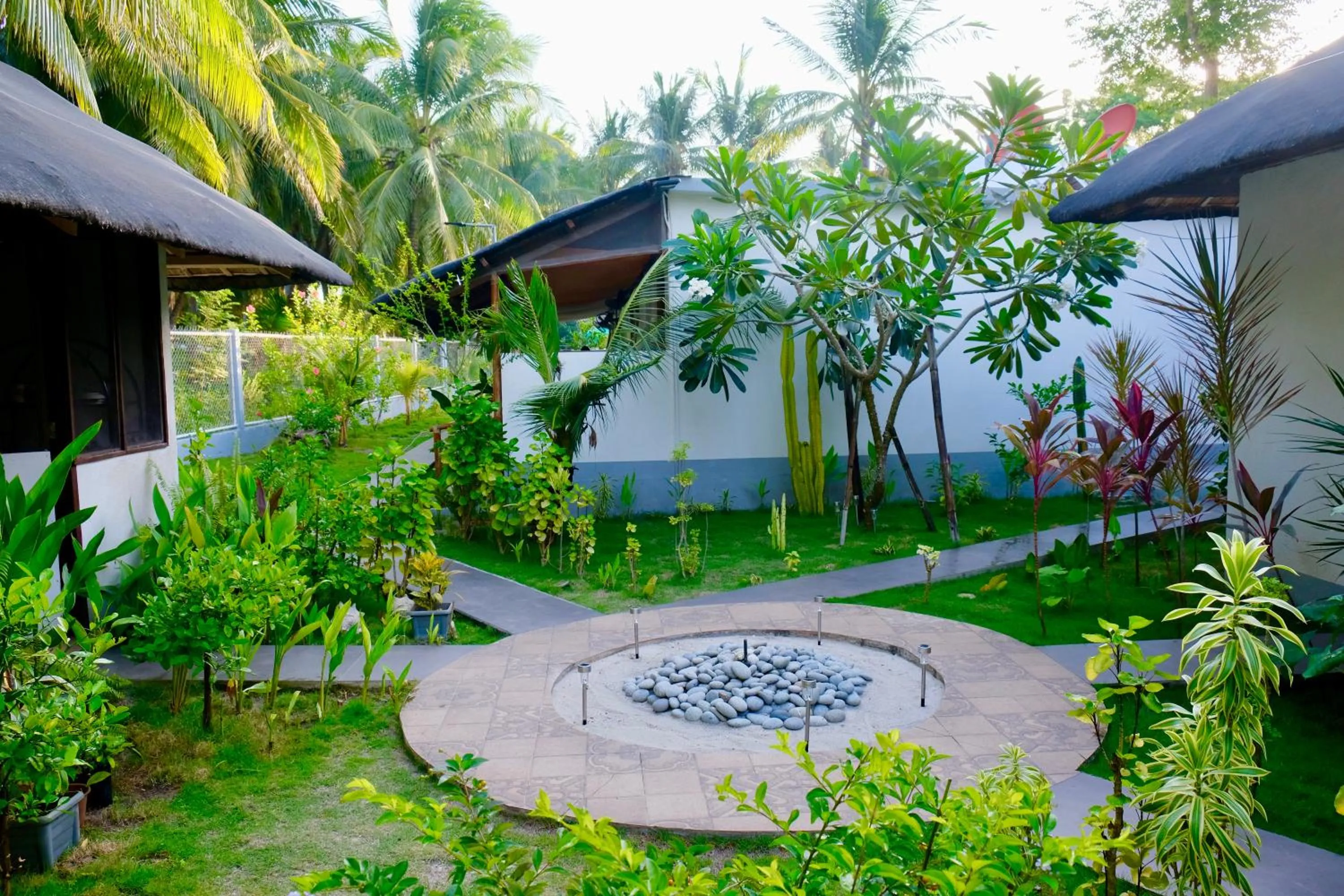 Garden view in Skott's Comfy Lodge