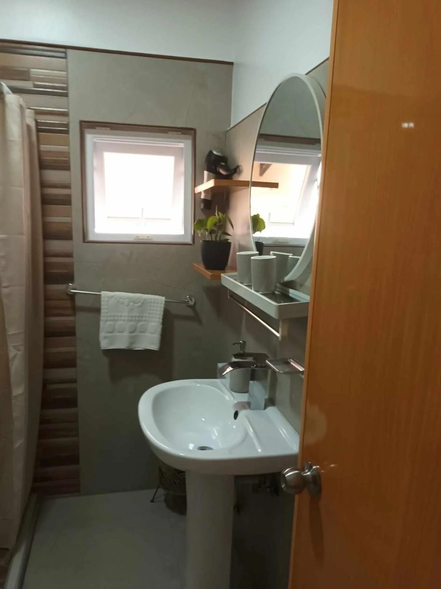 Shower in Skott's Comfy Lodge