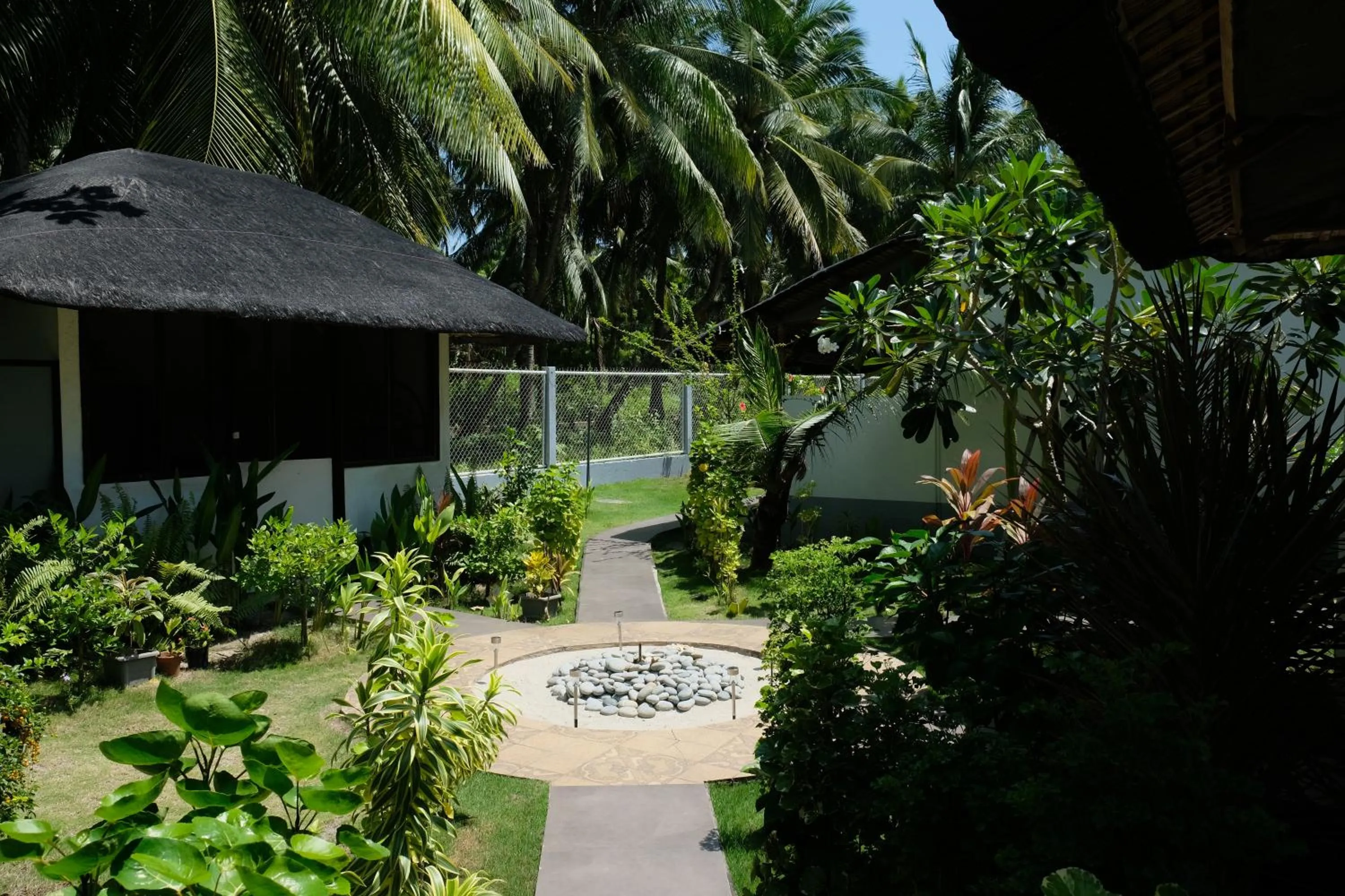 Garden view in Skott's Comfy Lodge