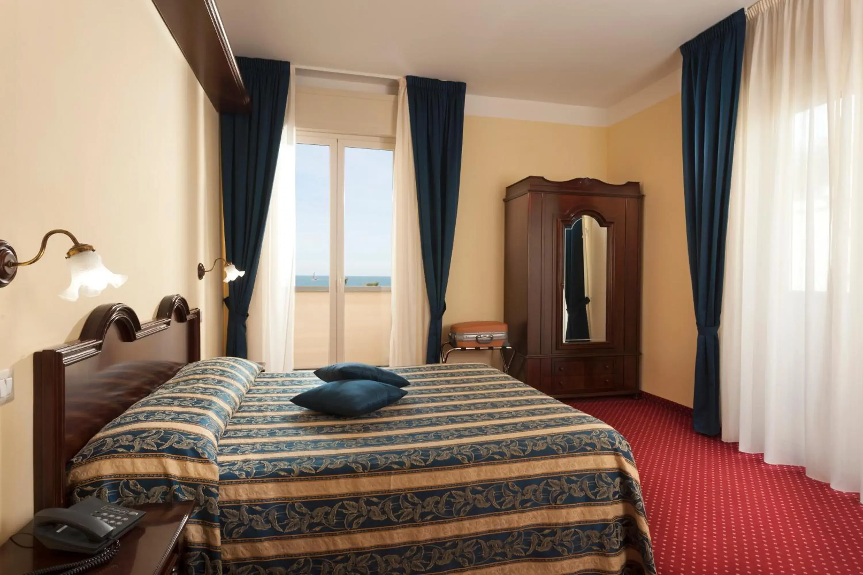 Standard Double or Twin Room with Balcony in Hotel Milano Helvetia - in centro con piscina Standard Double or Twin Room with Balcony in Hotel Milano Helvetia - in centro con piscina