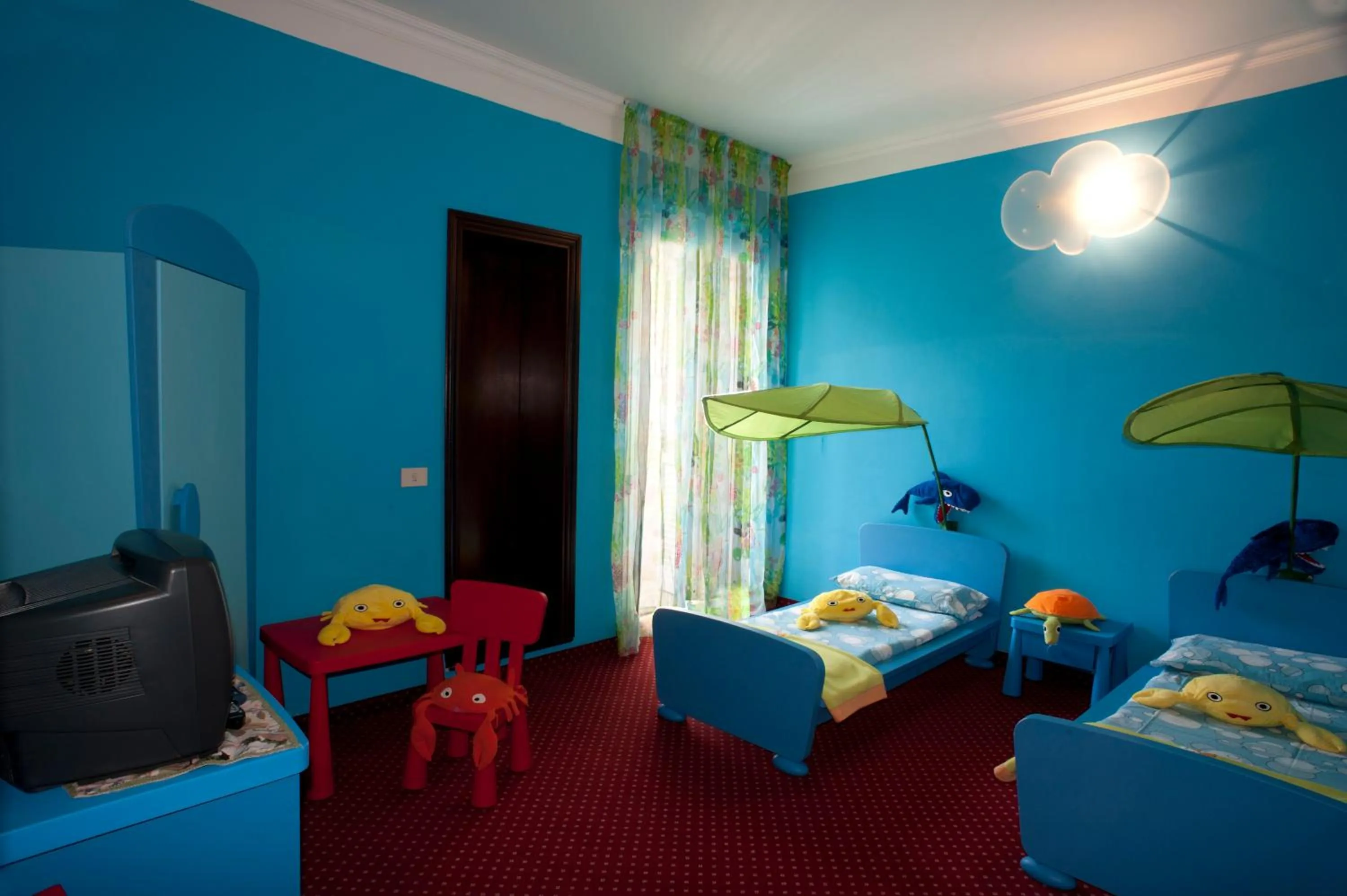 Decorative detail, Bed in Hotel Milano Helvetia - in centro con piscina