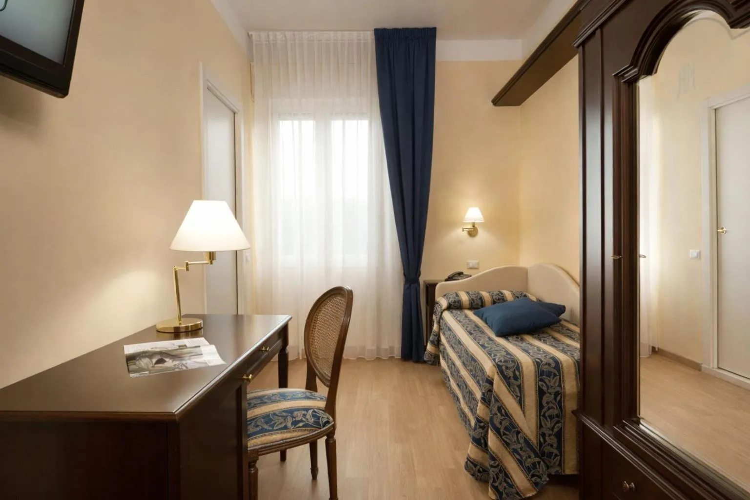 Bedroom, Bed in Hotel Milano Helvetia - in centro con piscina