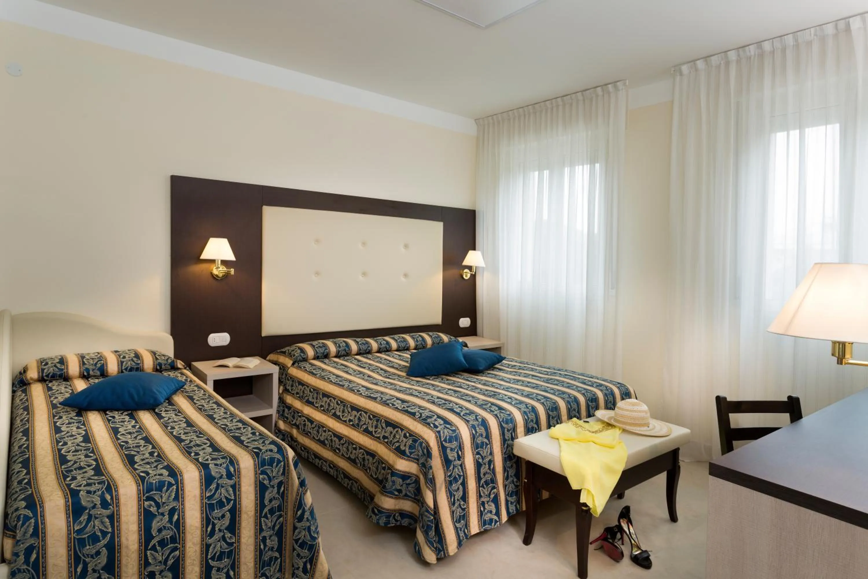 Photo of the whole room, Bed in Hotel Milano Helvetia - in centro con piscina