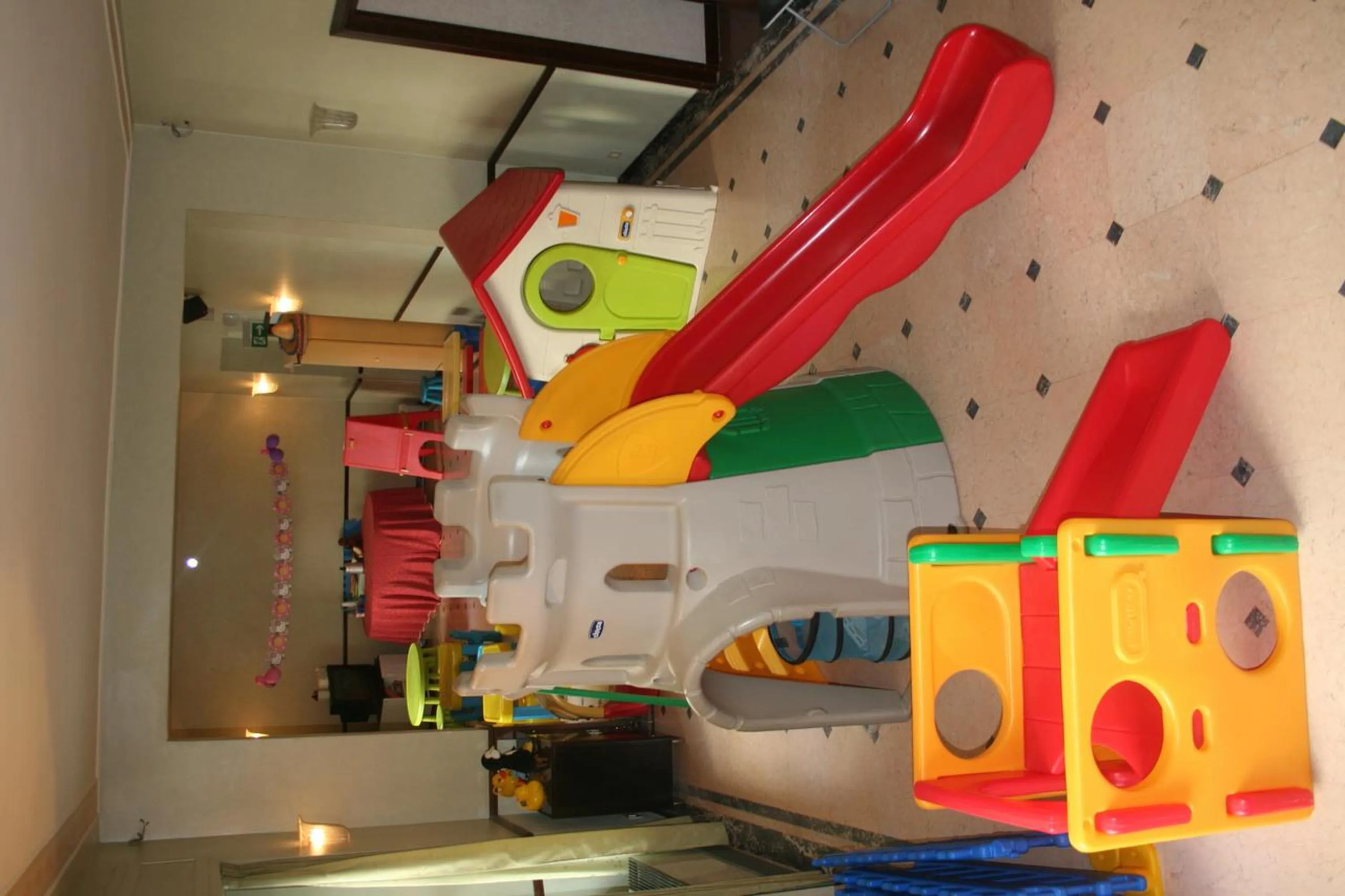 Children play ground in Hotel Milano Helvetia - in centro con piscina