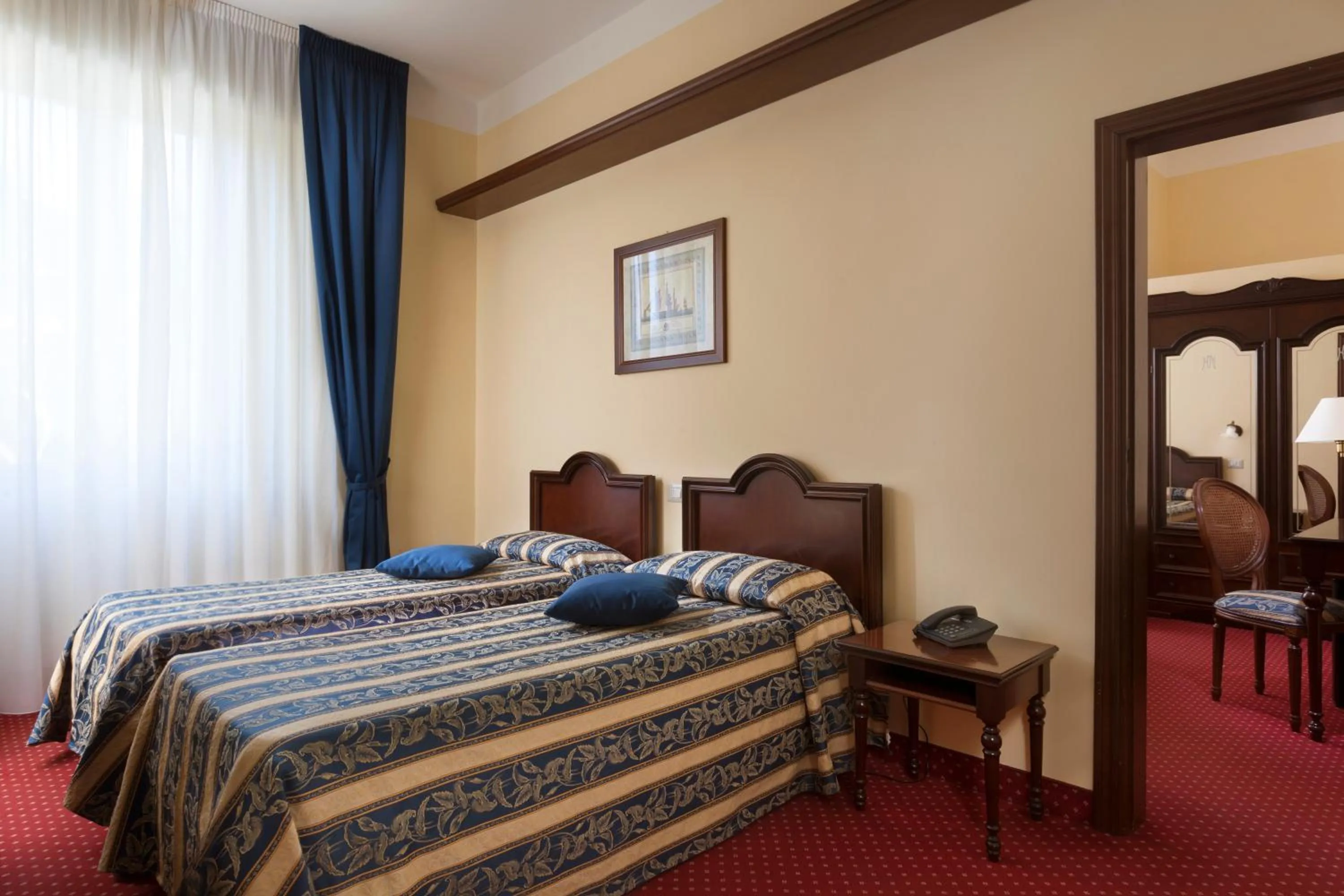 Photo of the whole room, Bed in Hotel Milano Helvetia - in centro con piscina