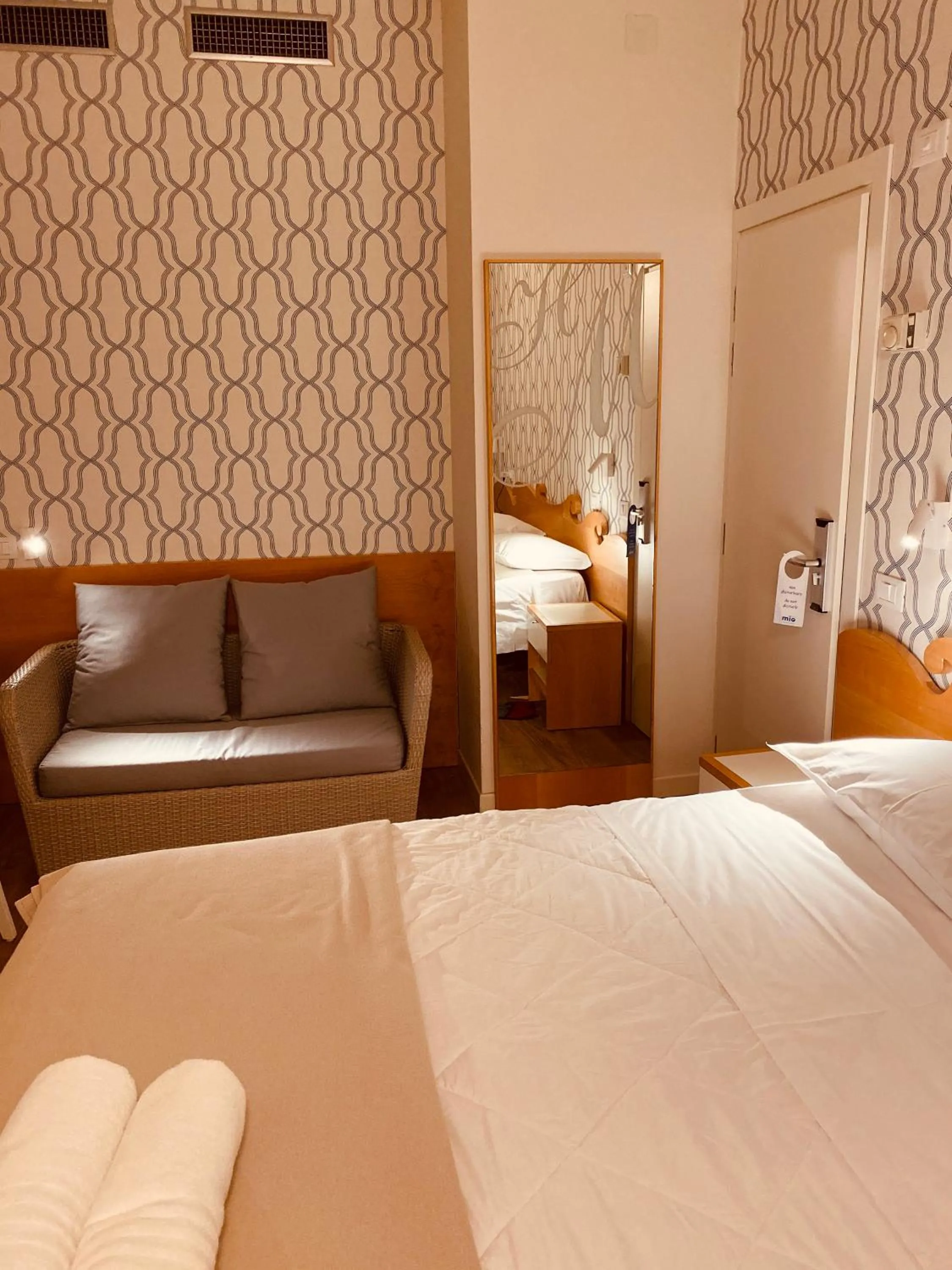 Bed in Hotel Montecarlo - Vista Mare con Area Fitness