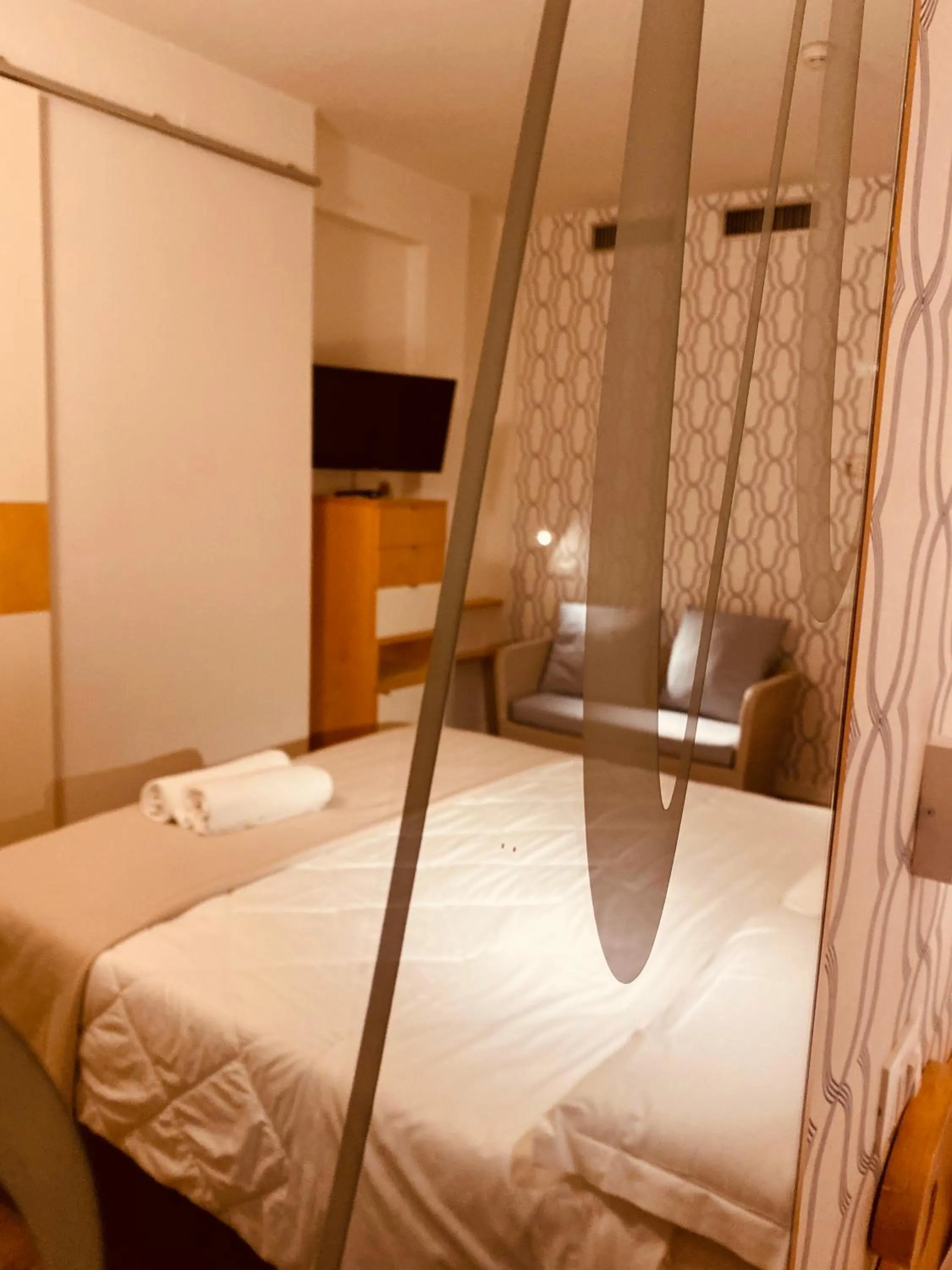 Bed in Hotel Montecarlo - Vista Mare con Area Fitness