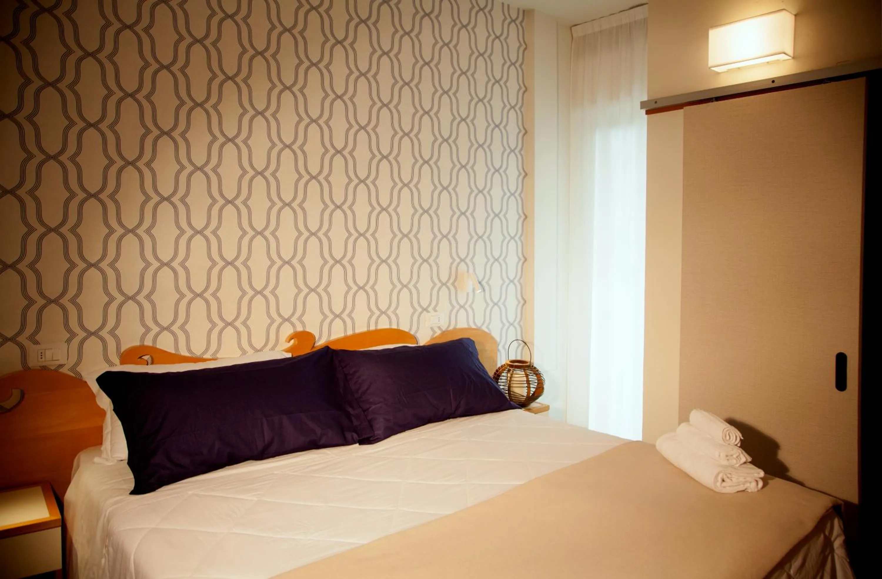 Bed in Hotel Montecarlo - Vista Mare con Area Fitness