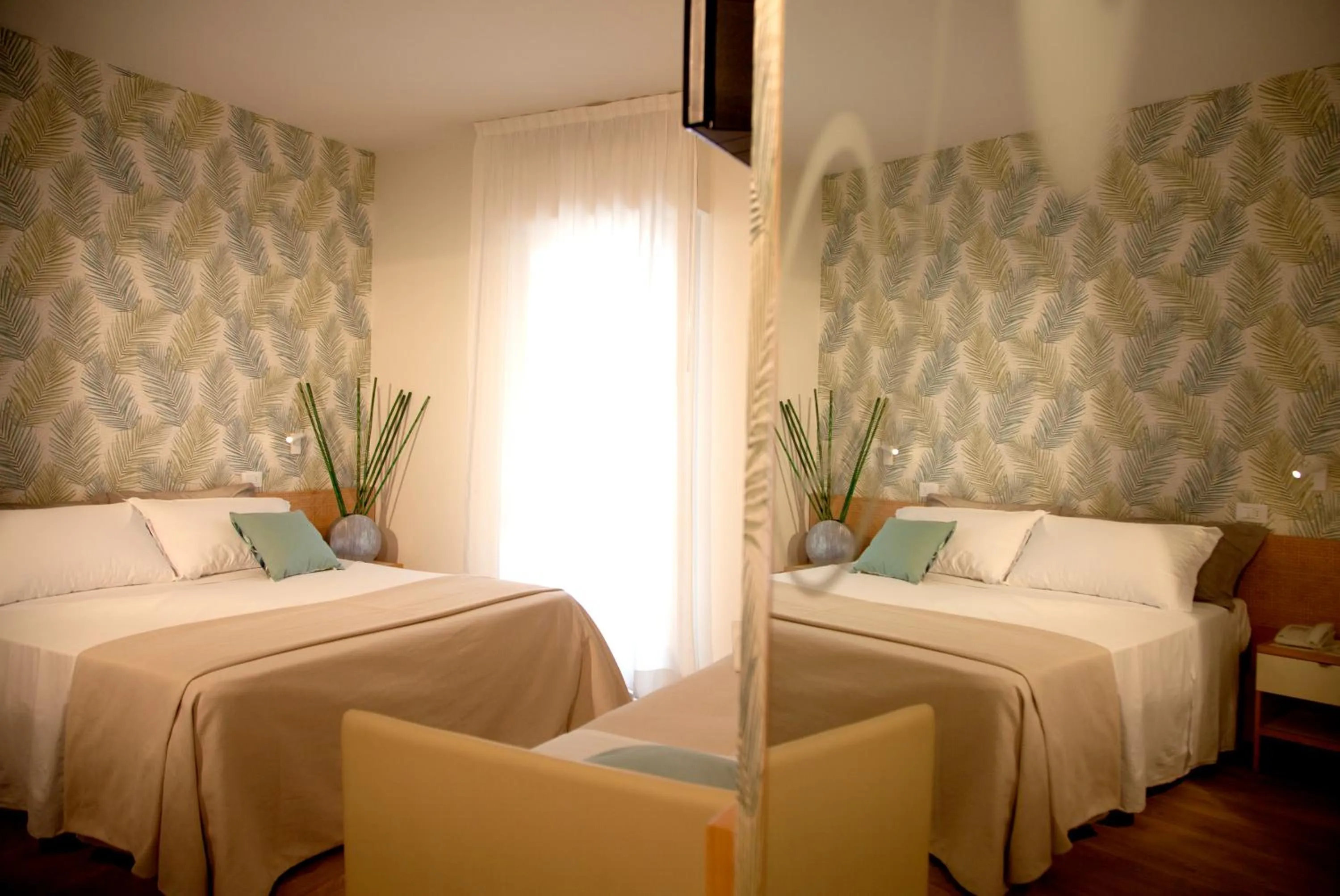 Bed in Hotel Montecarlo - Vista Mare con Area Fitness