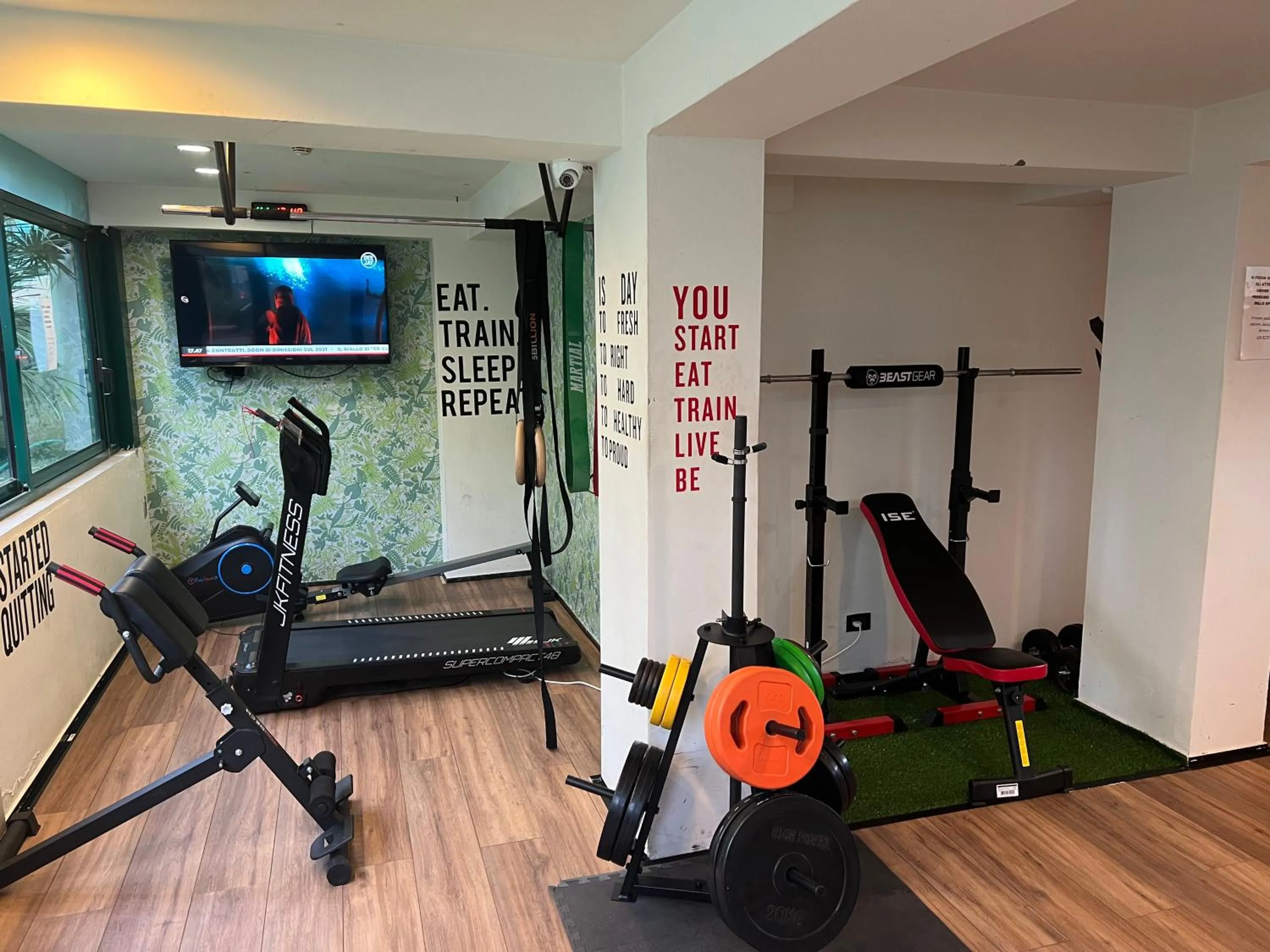 Fitness centre/facilities in Hotel Montecarlo - Vista Mare con Area Fitness