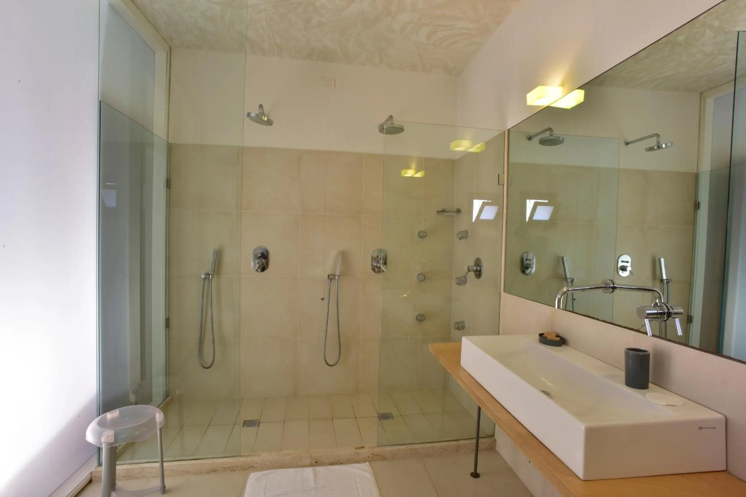 Bathroom in Cave Bianche Hotel