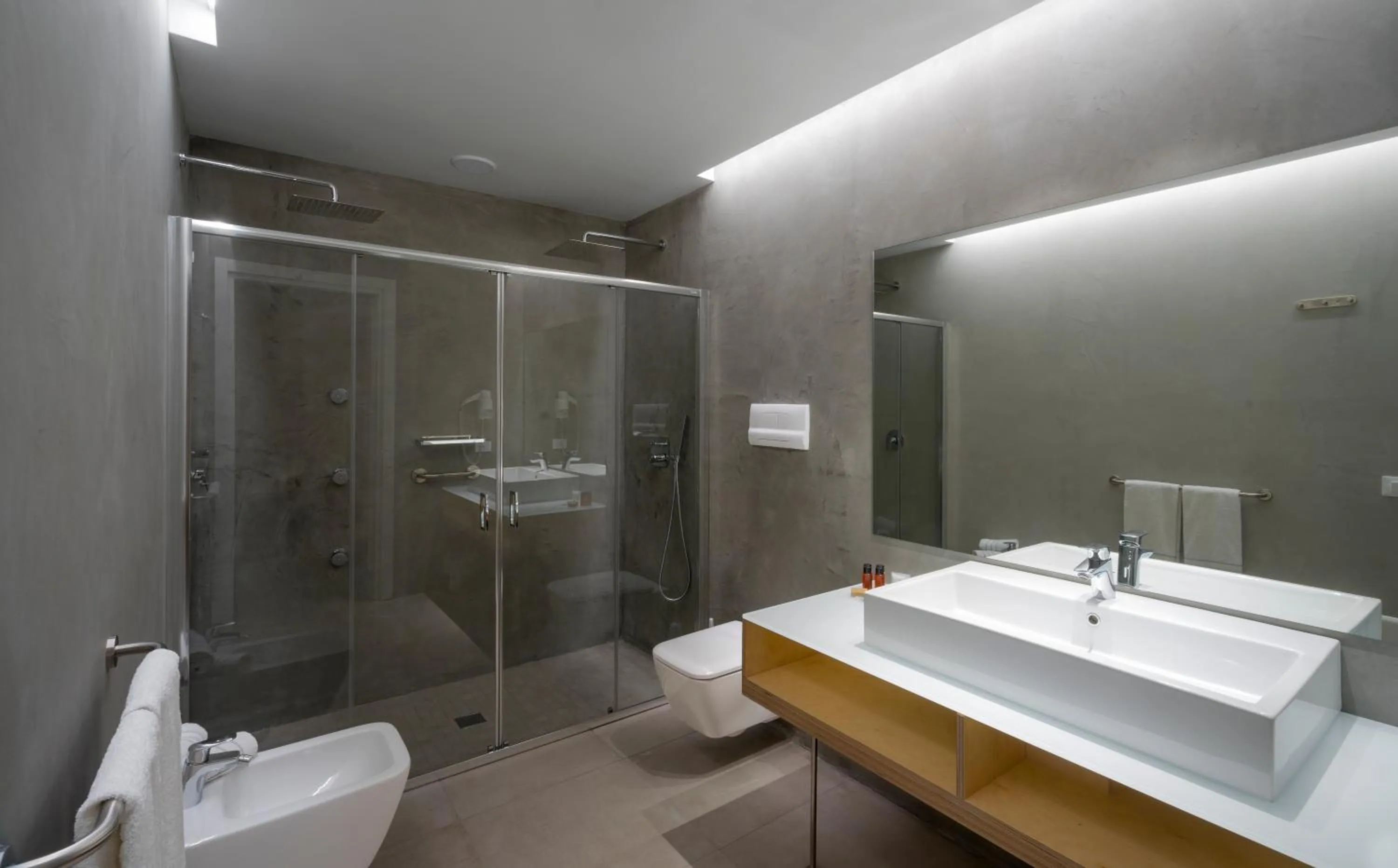 Shower in Cave Bianche Hotel