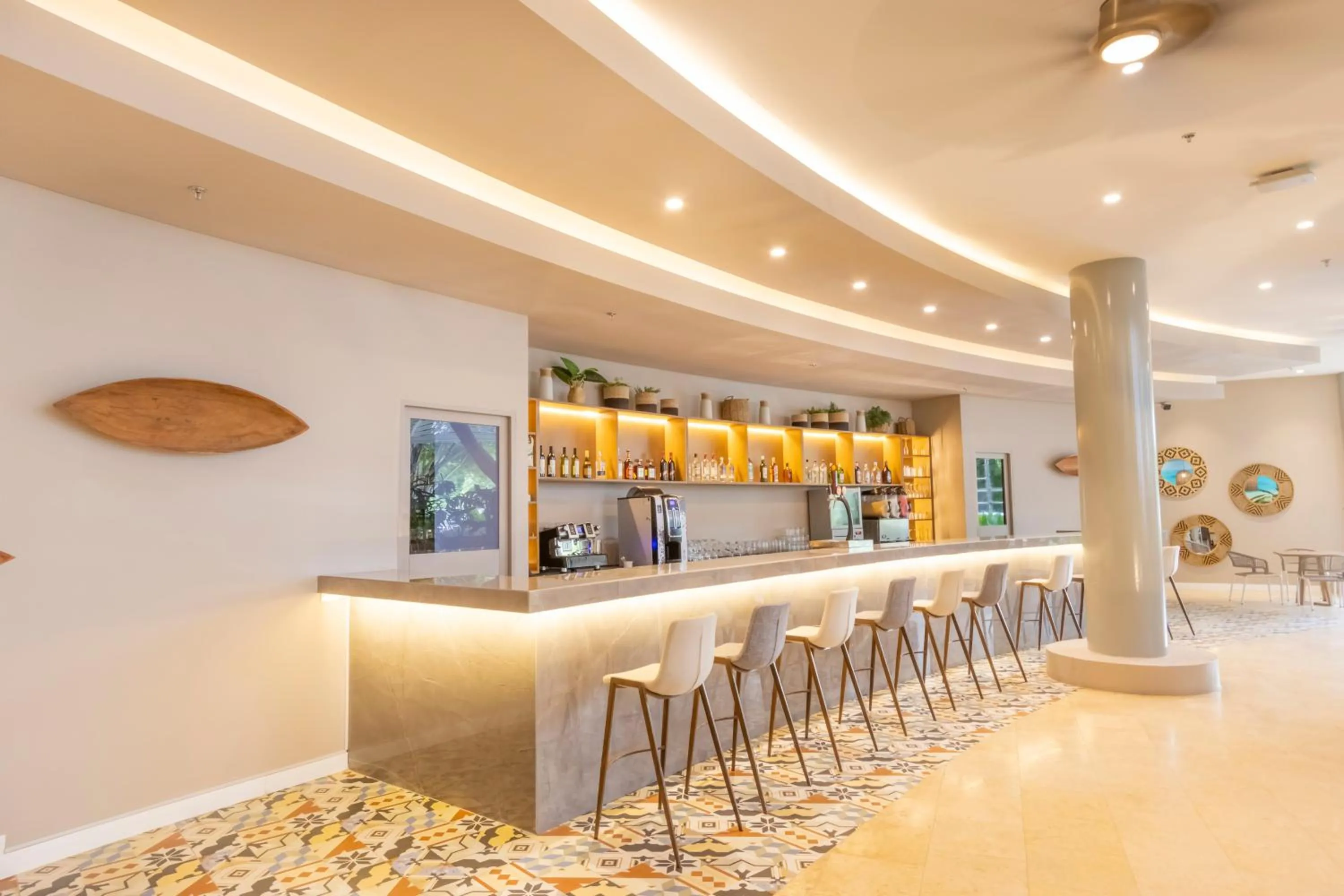 Lounge or bar in Grand Sirenis San Andres