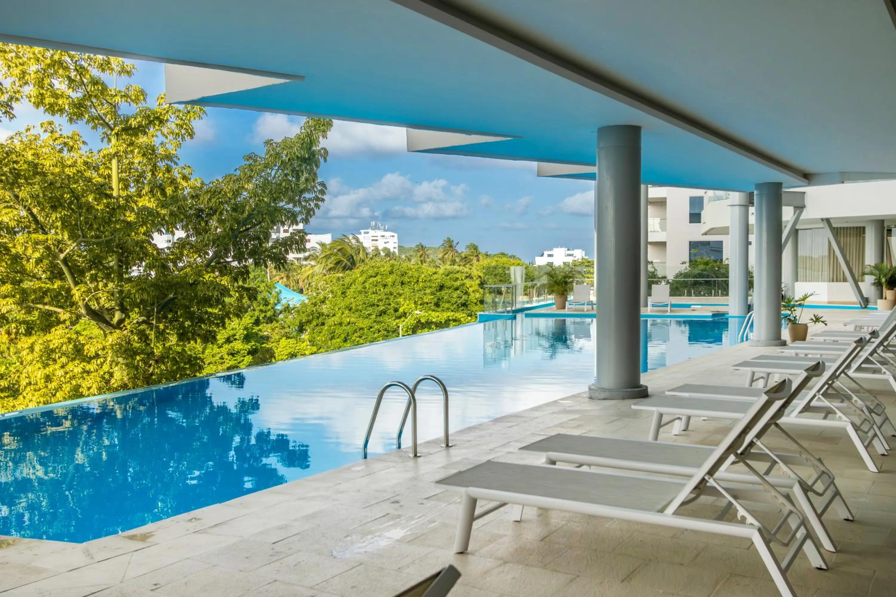 Swimming pool in Grand Sirenis San Andres