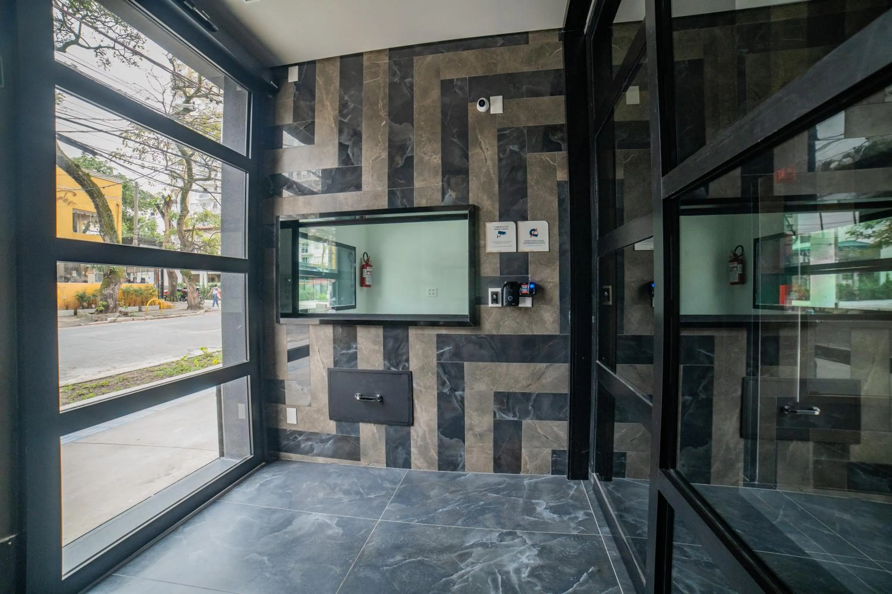 Facade/entrance in Charlie Dstay Moema