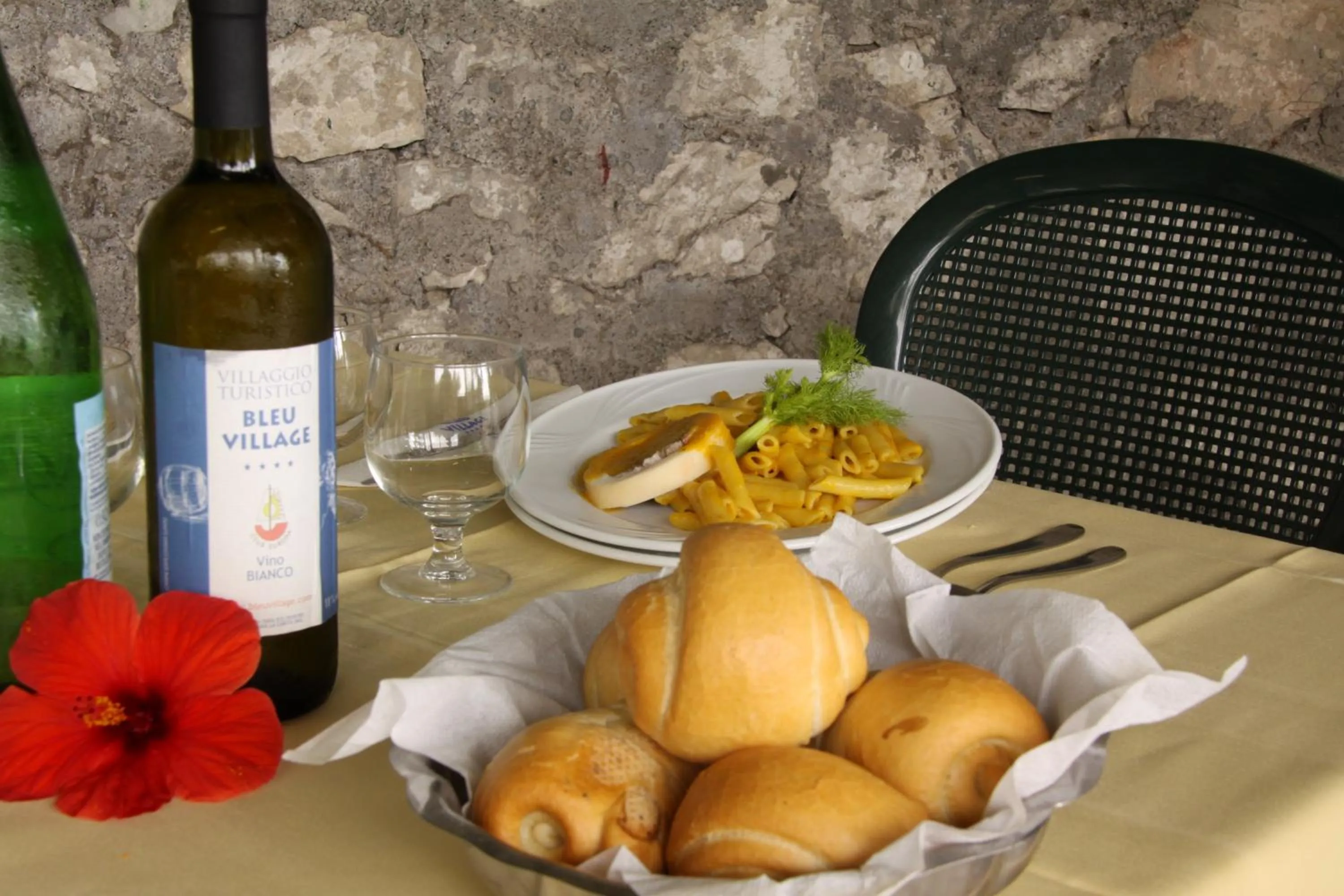 Restaurant/places to eat in Bleu Village