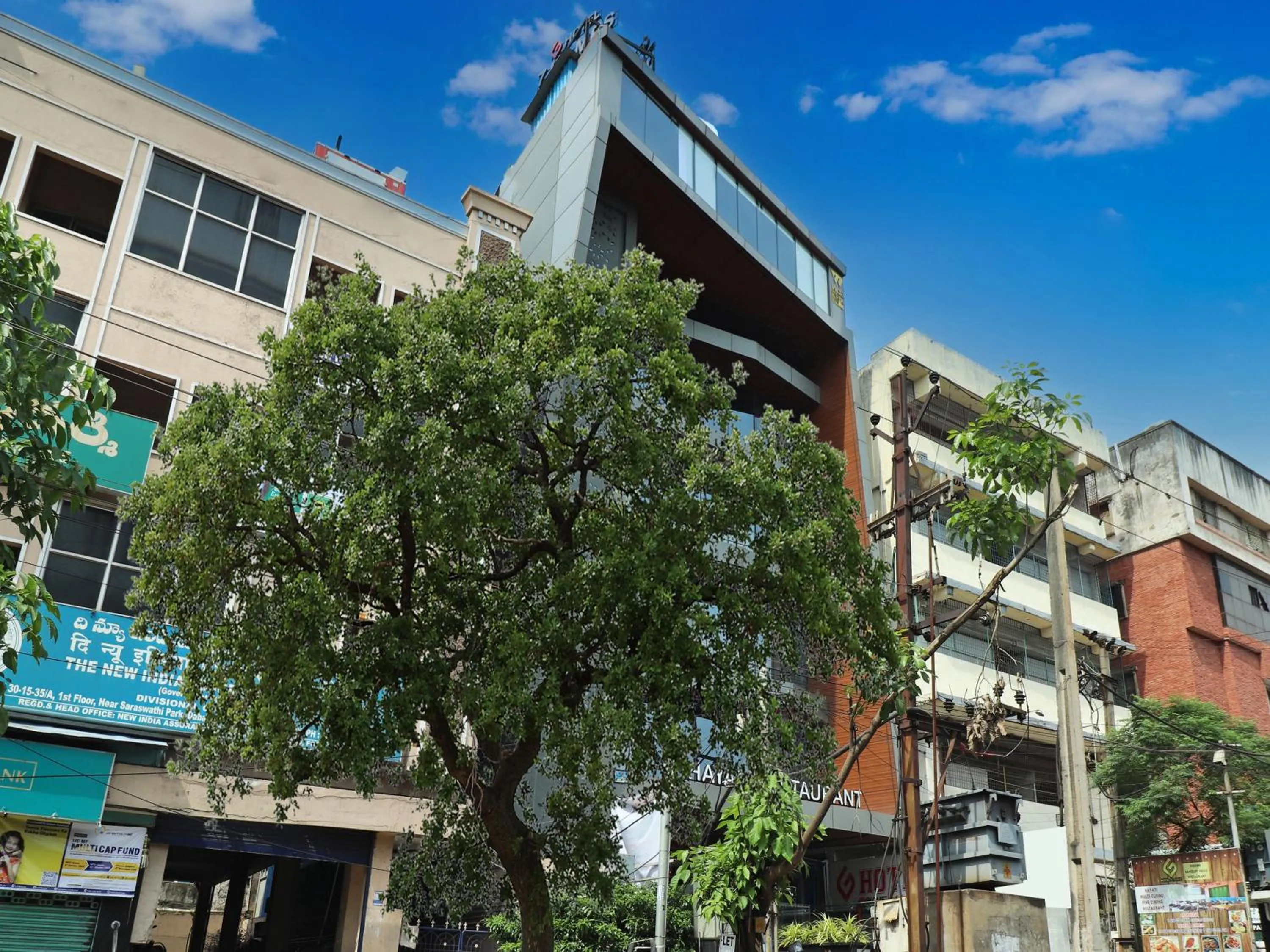 Facade/entrance in Super Townhouse RCC Lamps