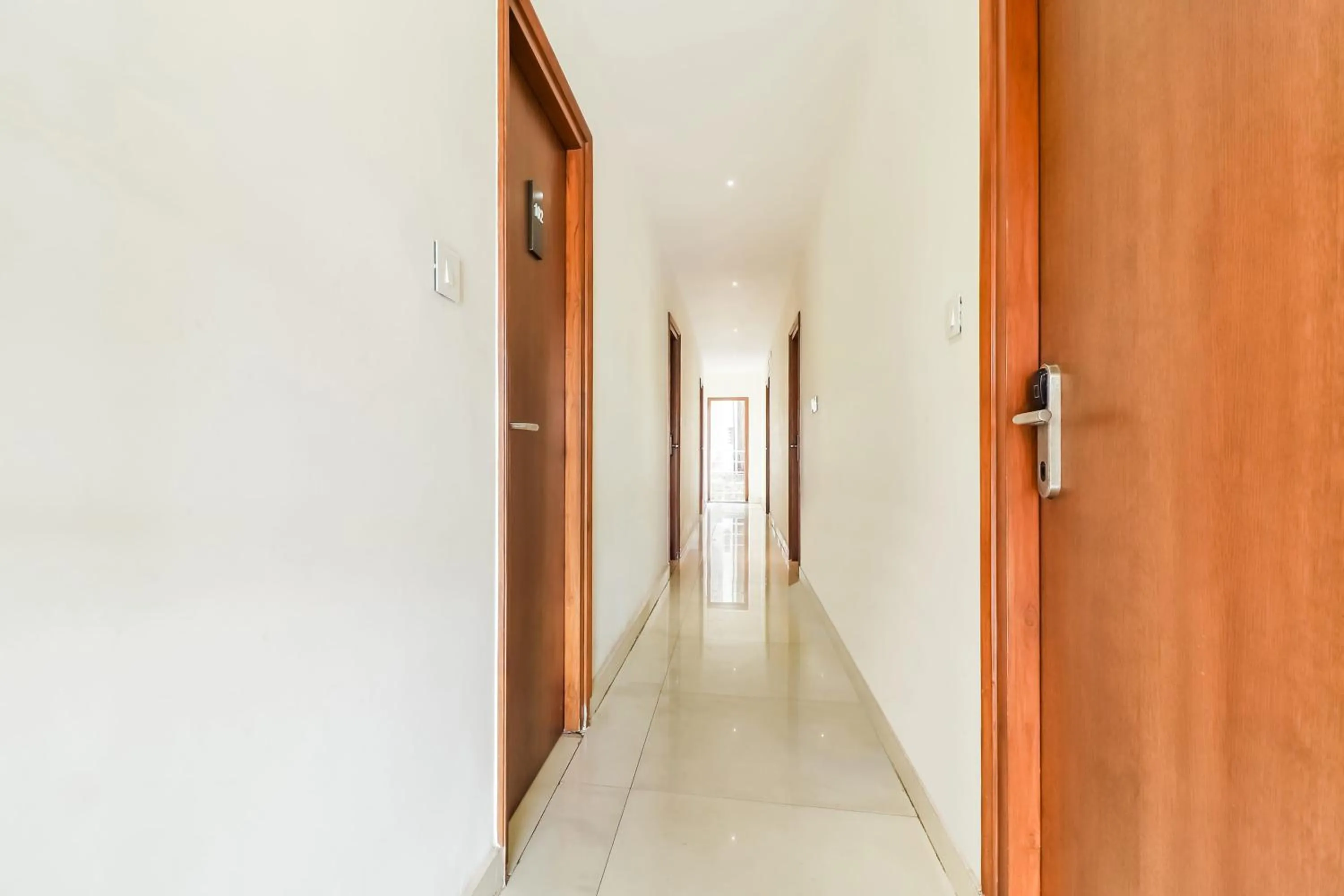 Lobby or reception in Super Townhouse RCC Lamps