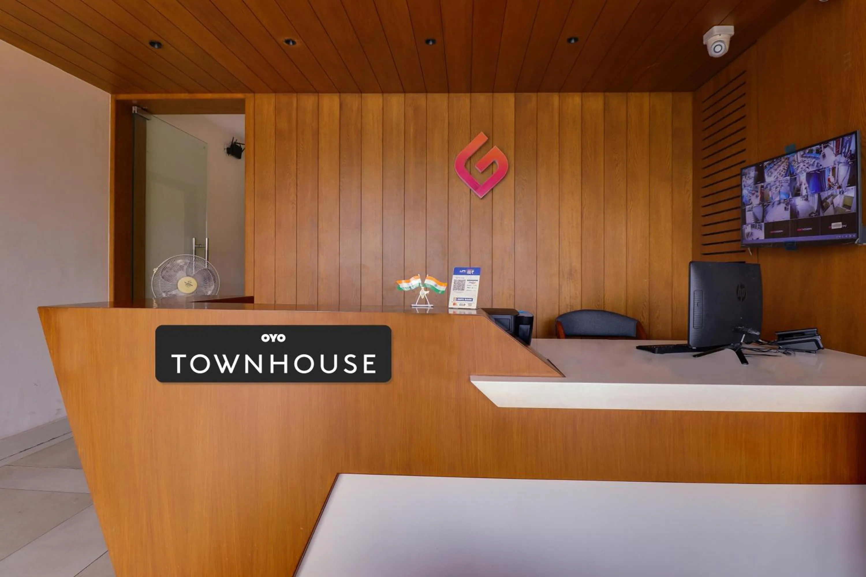 Lobby or reception in Super Townhouse RCC Lamps