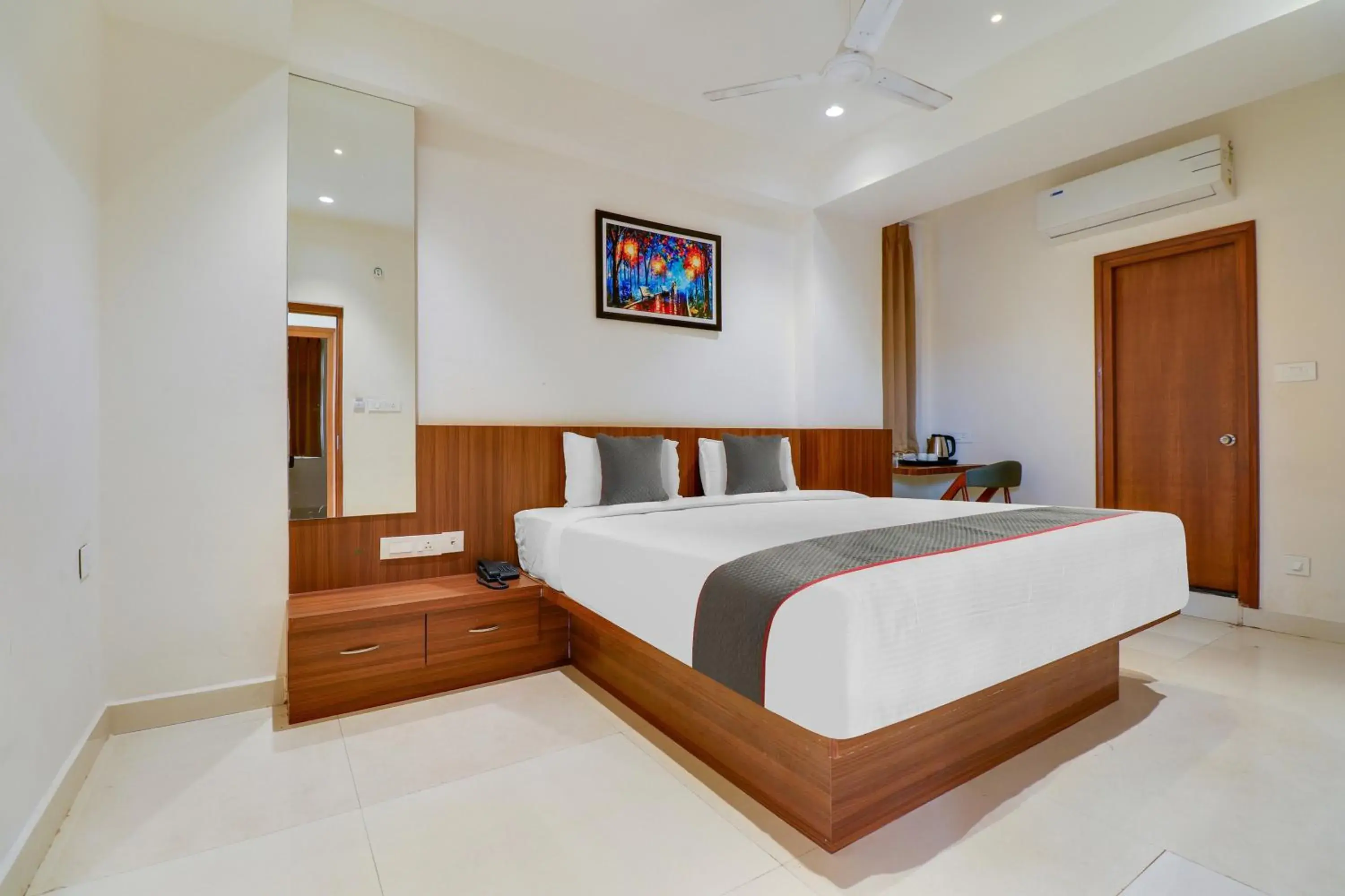 Deluxe Triple Room - single occupancy in Super Townhouse RCC Lamps Deluxe Triple Room - single occupancy in Super Townhouse RCC Lamps