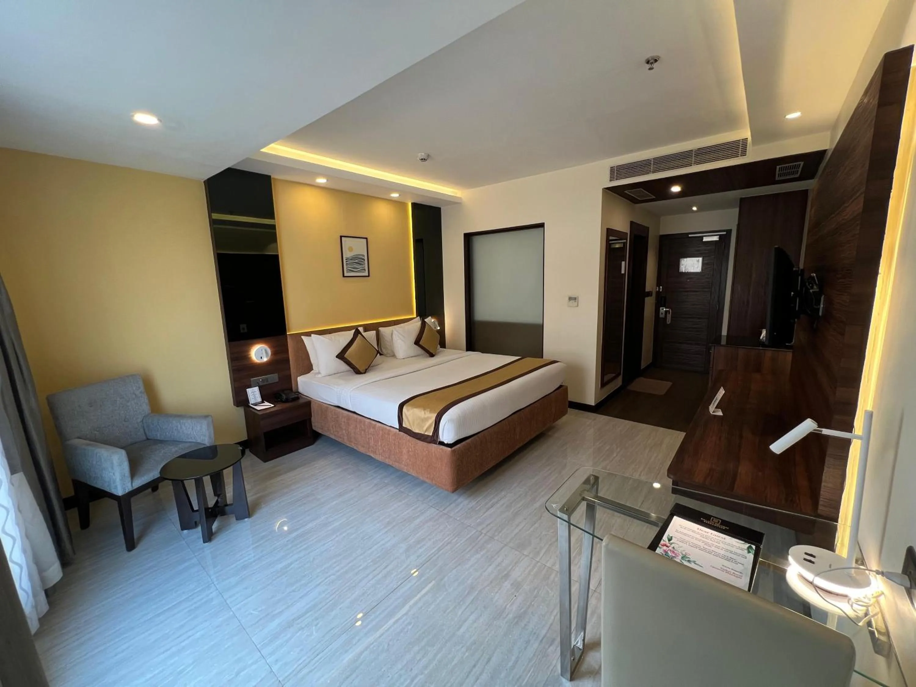 Bedroom, Bed in Golden Retreat