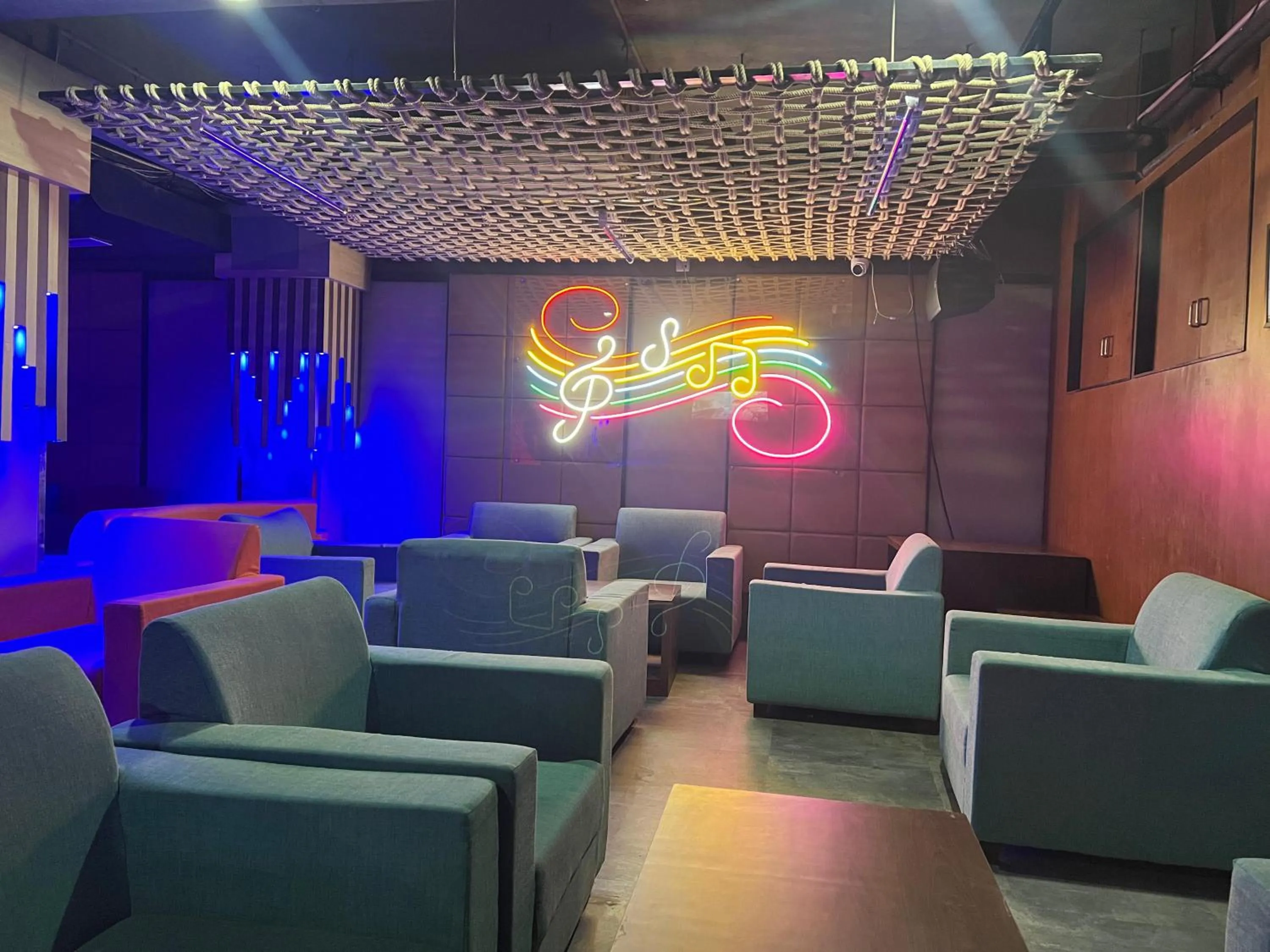 Nightclub / DJ in Golden Retreat