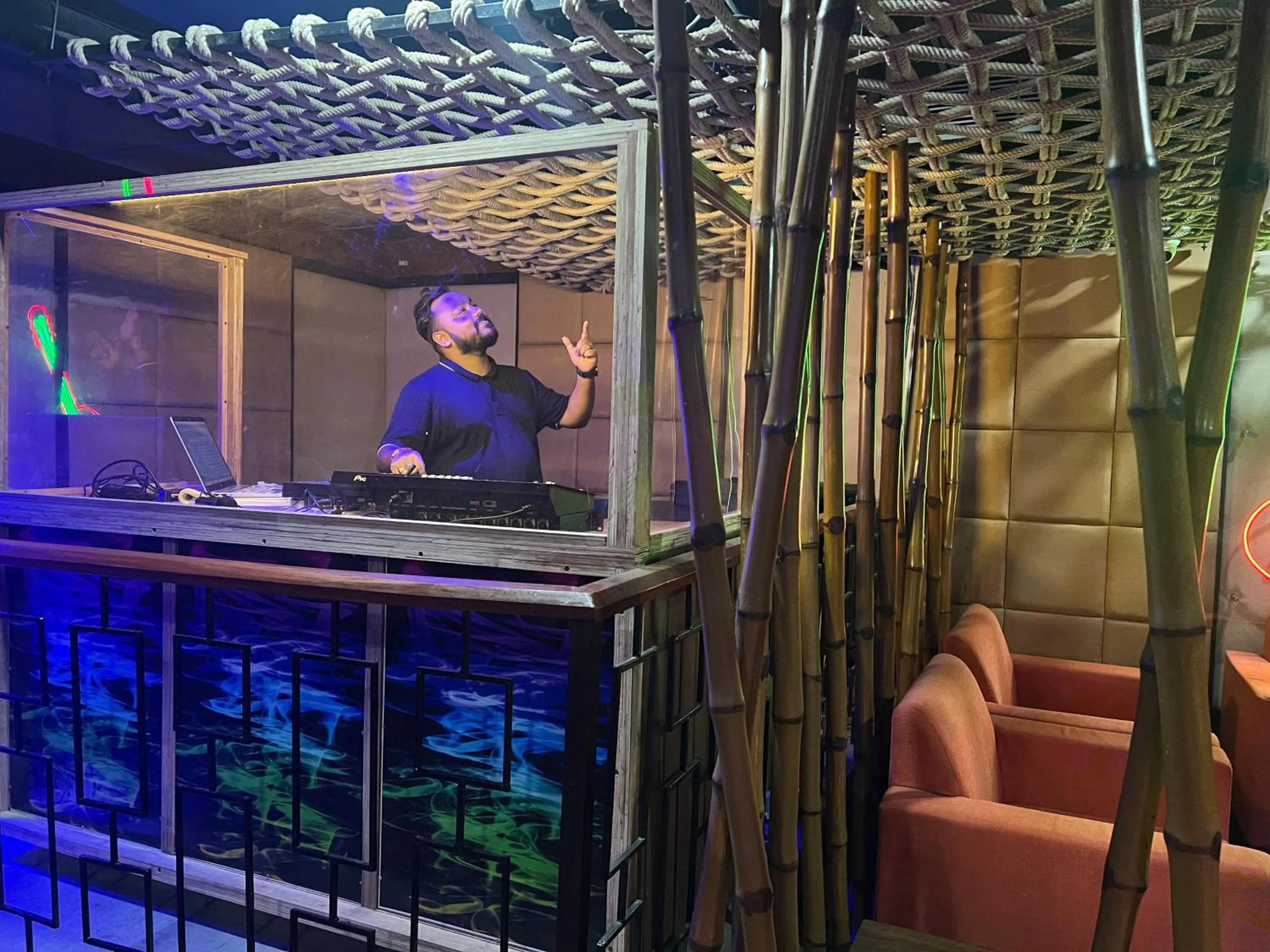 Nightclub / DJ in Golden Retreat