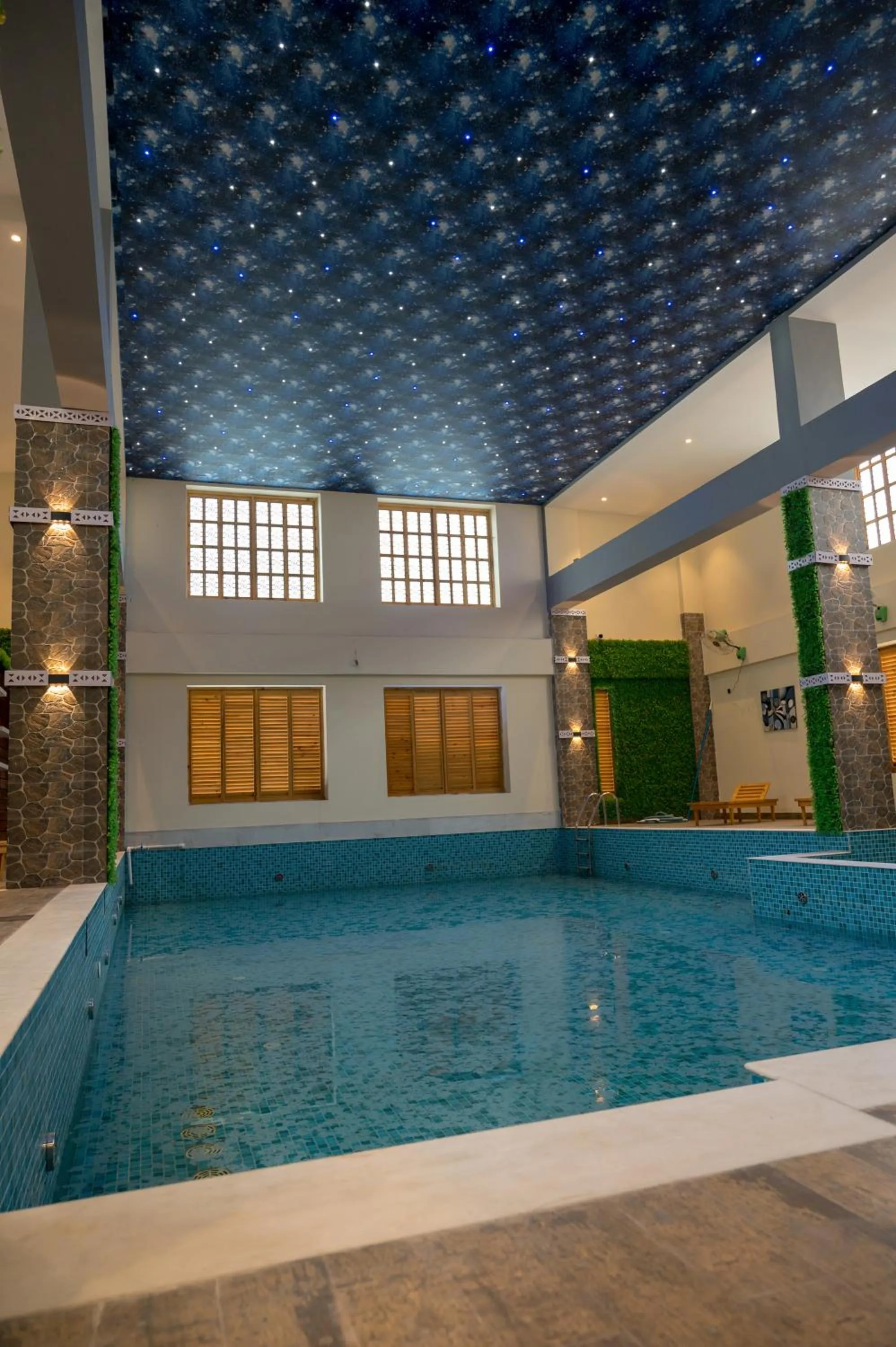 Swimming pool in Golden Retreat