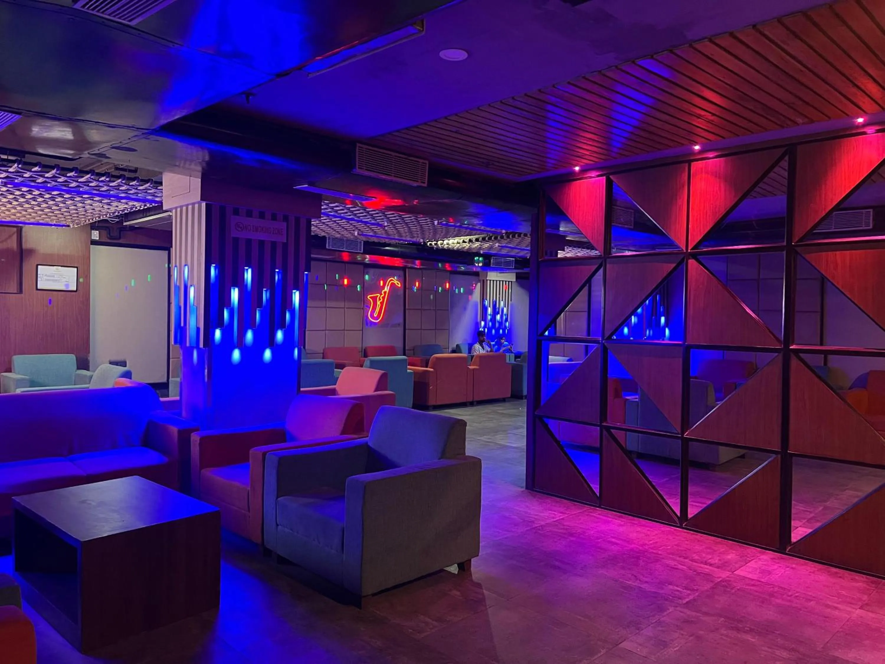 Nightclub / DJ in Golden Retreat