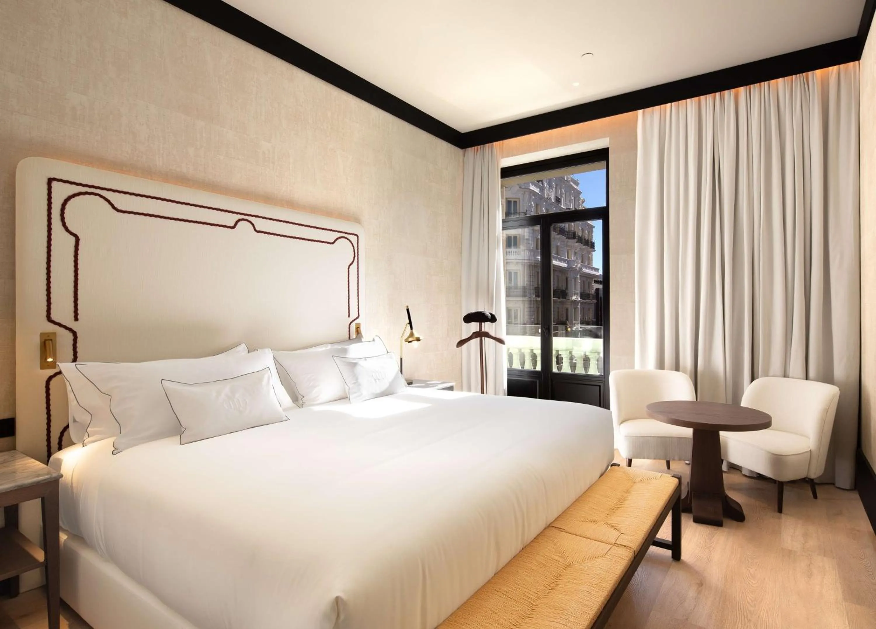 Bed in Hotel Montera Madrid, Curio Collection By Hilton