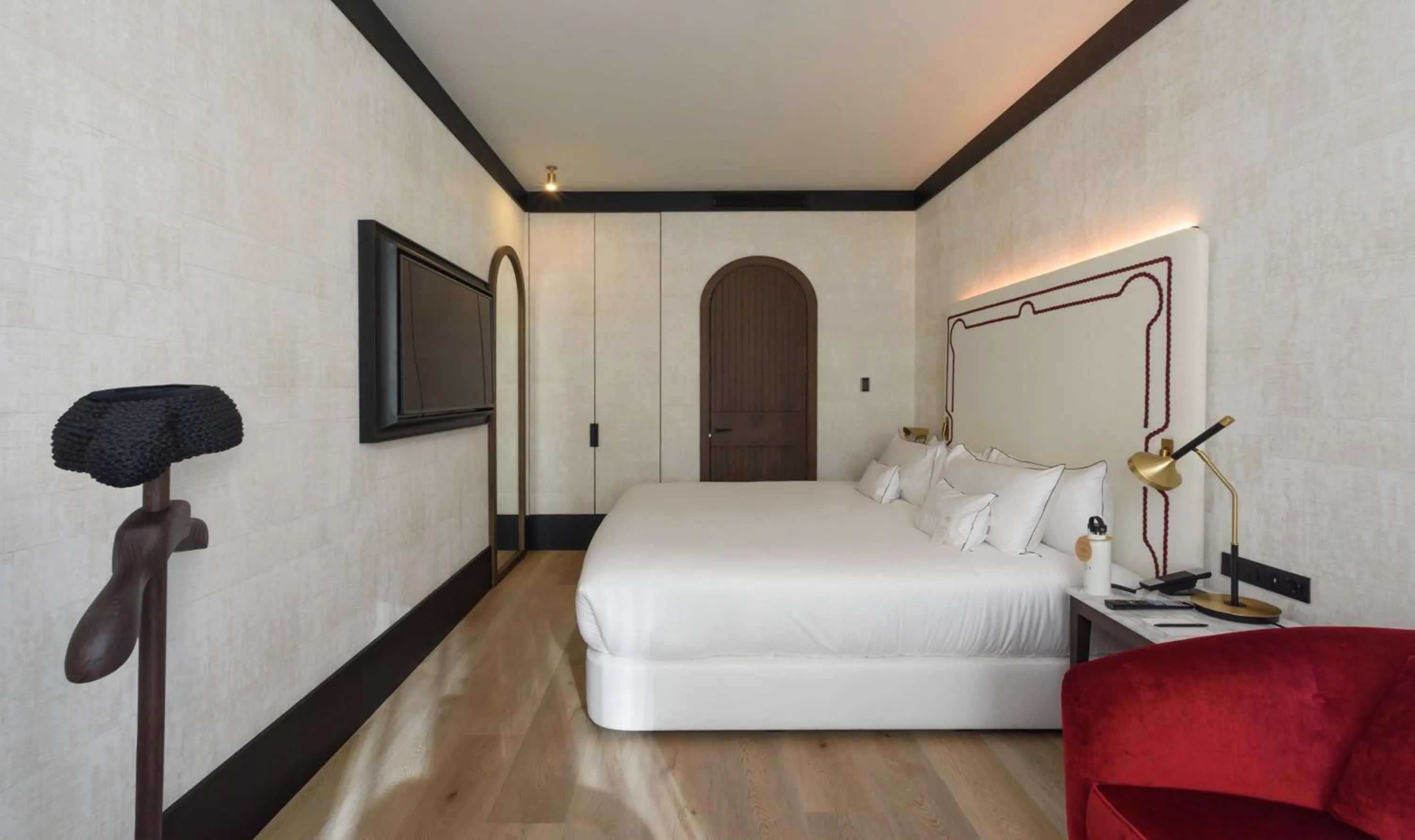 Photo of the whole room, Bed in Hotel Montera Madrid, Curio Collection By Hilton