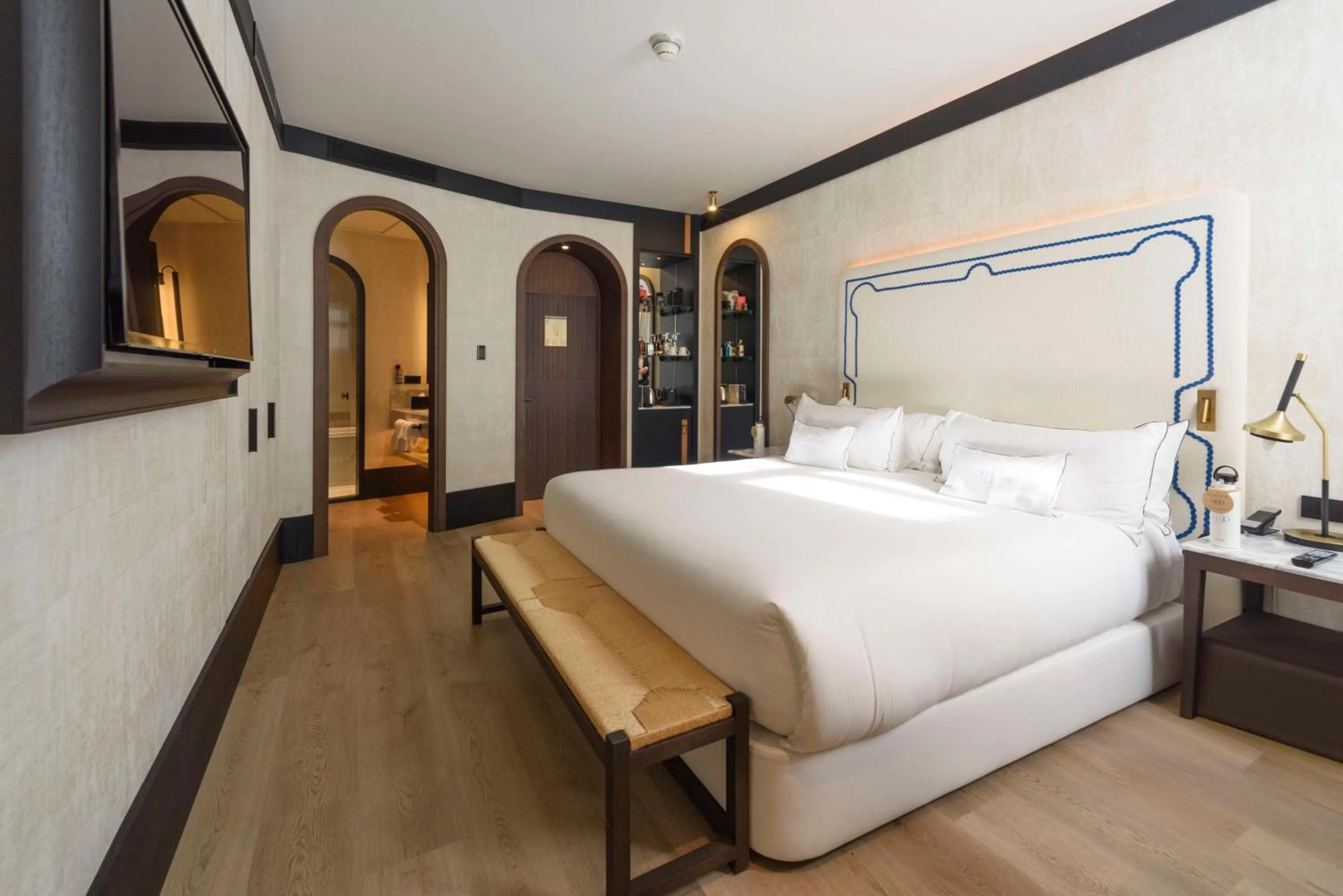 Photo of the whole room, Bed in Hotel Montera Madrid, Curio Collection By Hilton