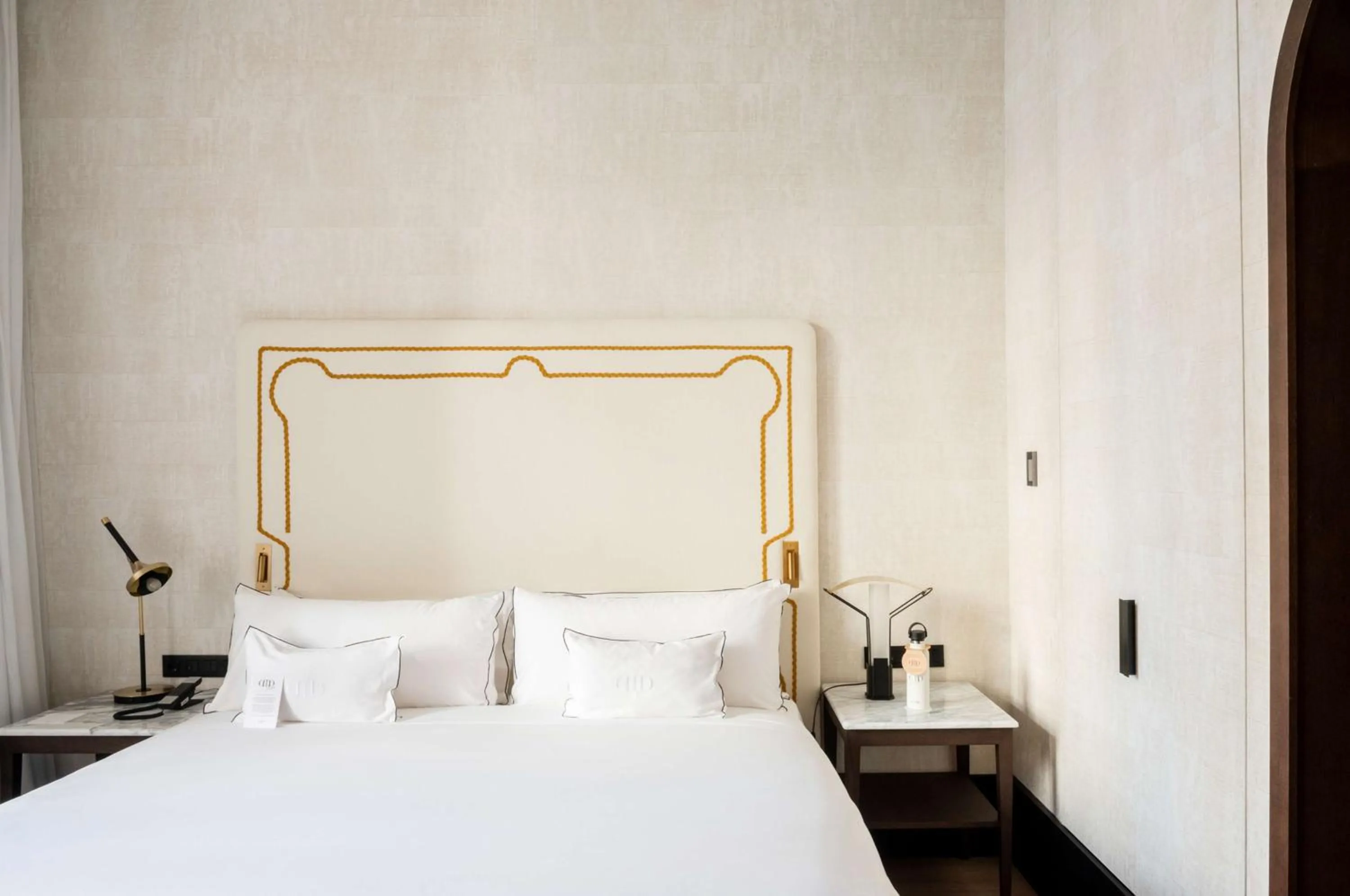 Bed in Hotel Montera Madrid, Curio Collection By Hilton